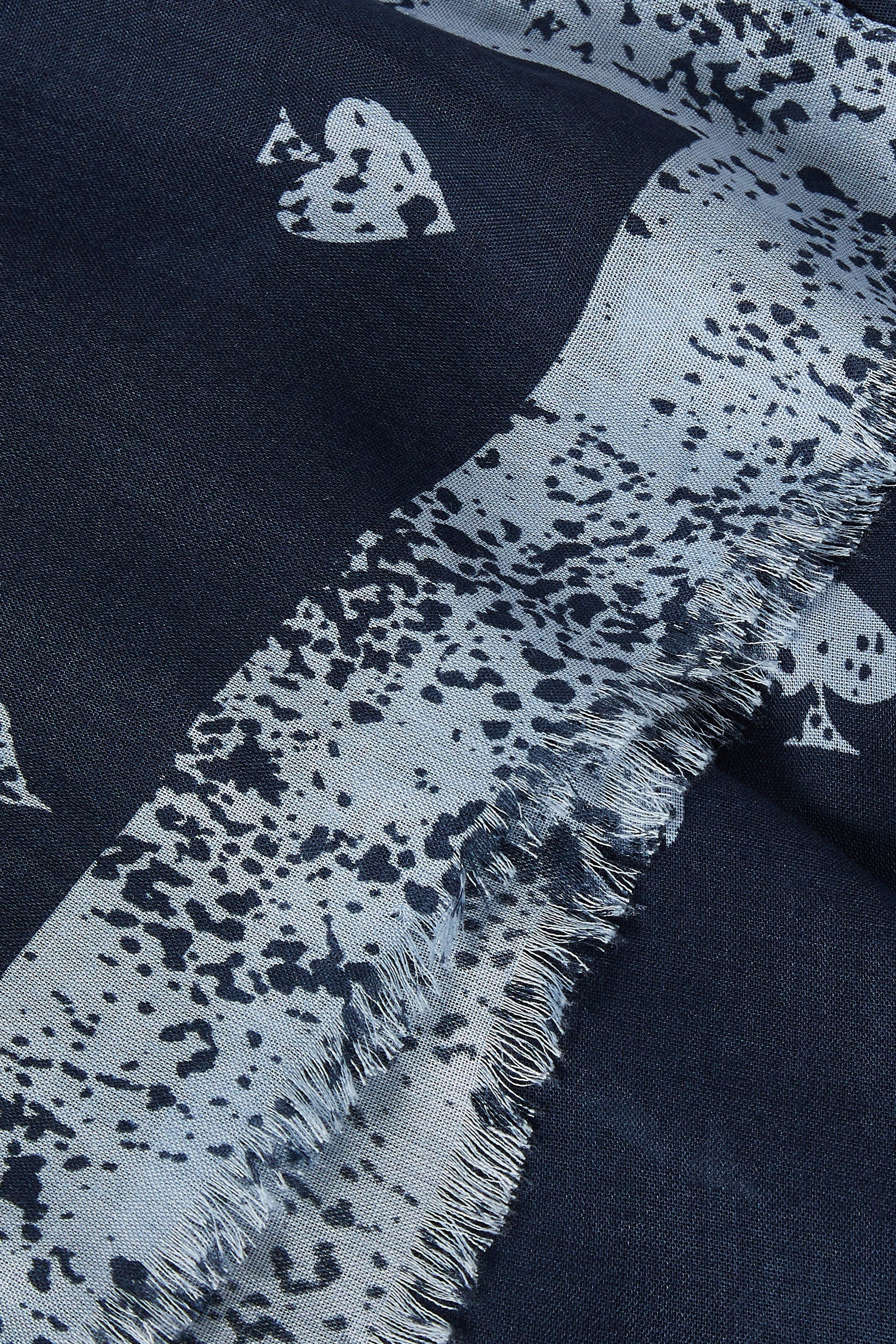 وشاح ببعة أوراق لعب