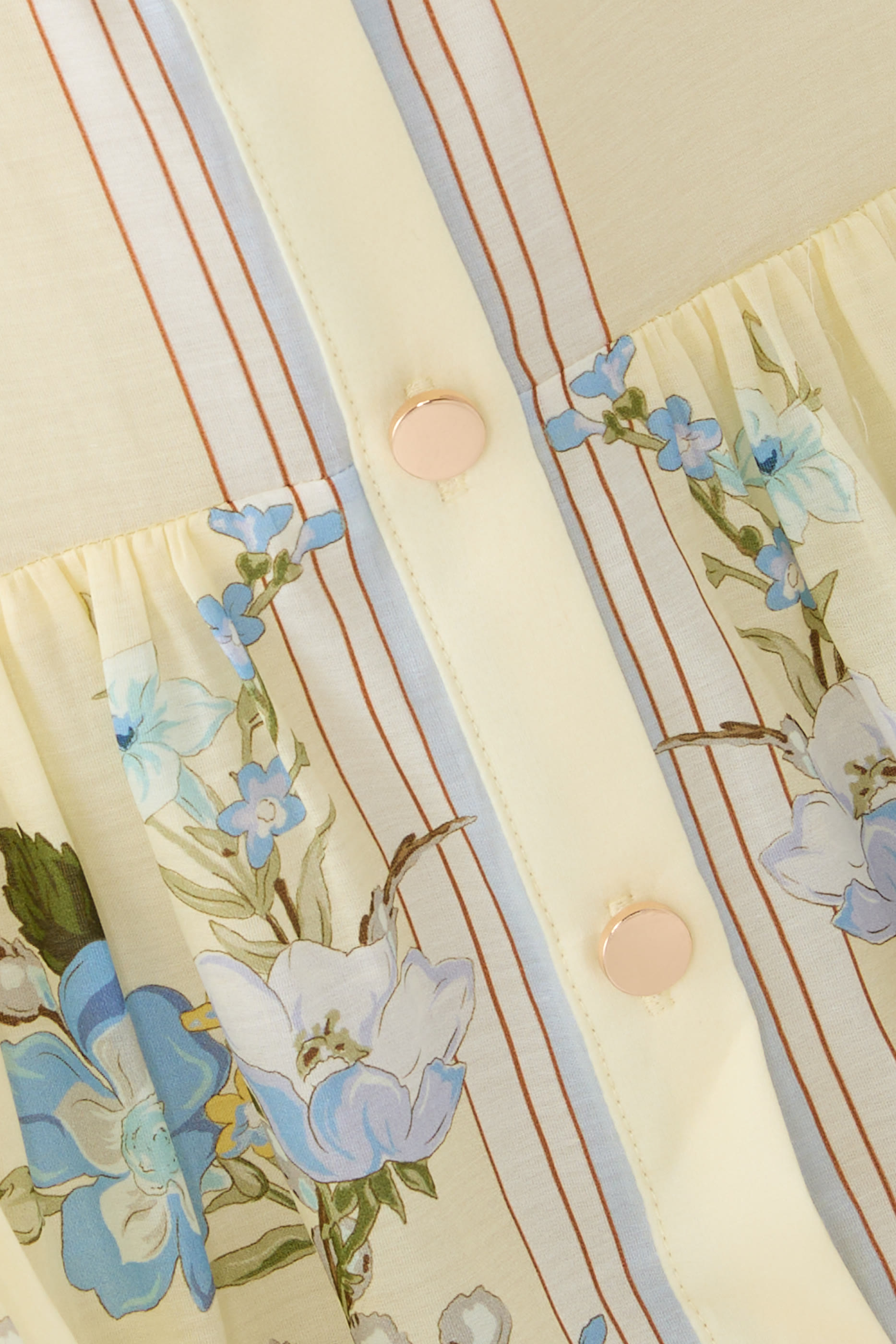 فستان قصير بنقشة زهور أورجانزا