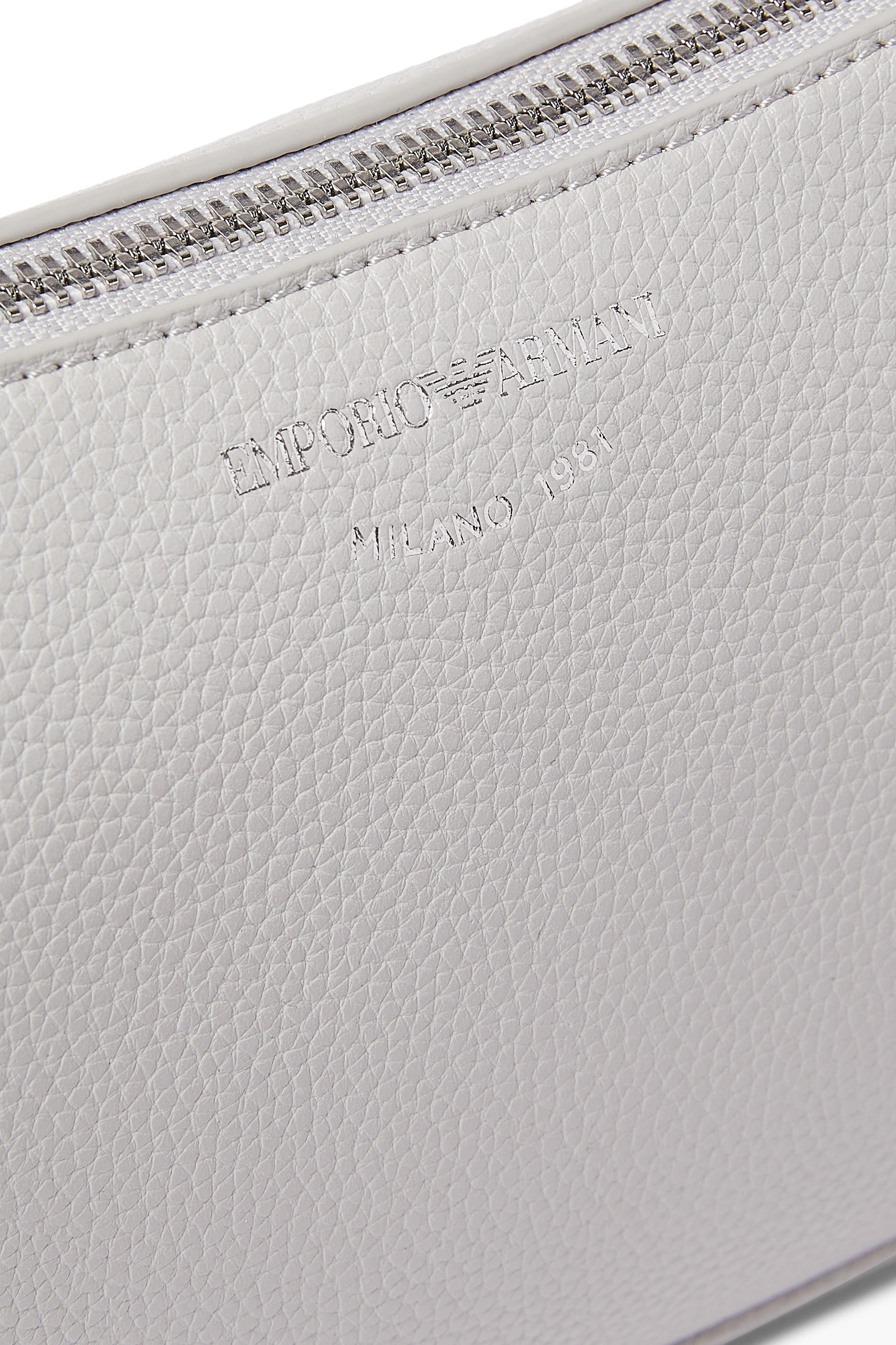 حقيبة طويلة بشعار الماركة بنقشة جلد الغزال