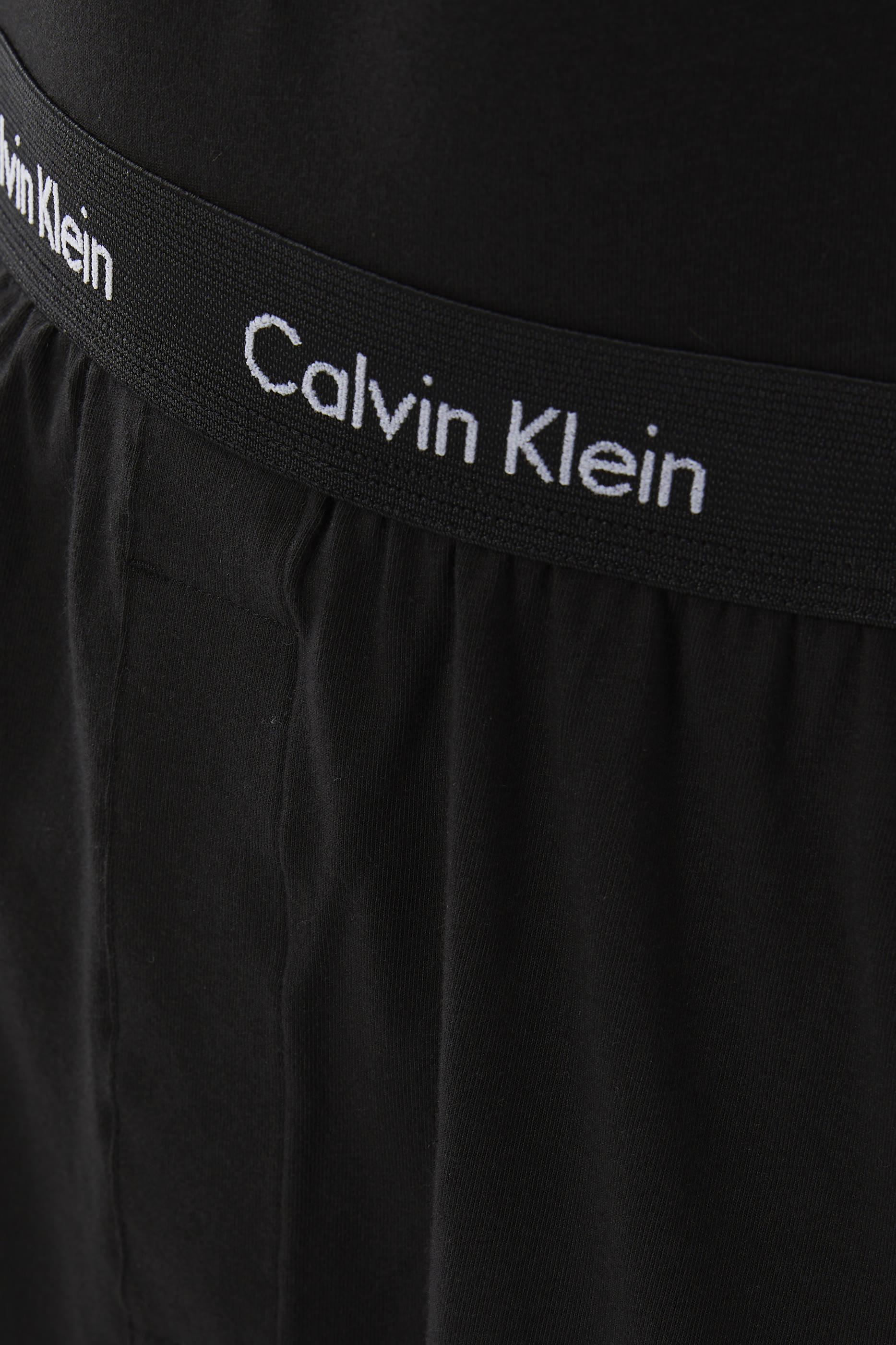 طقم بيجامة بحزام خصر بشعار الماركة