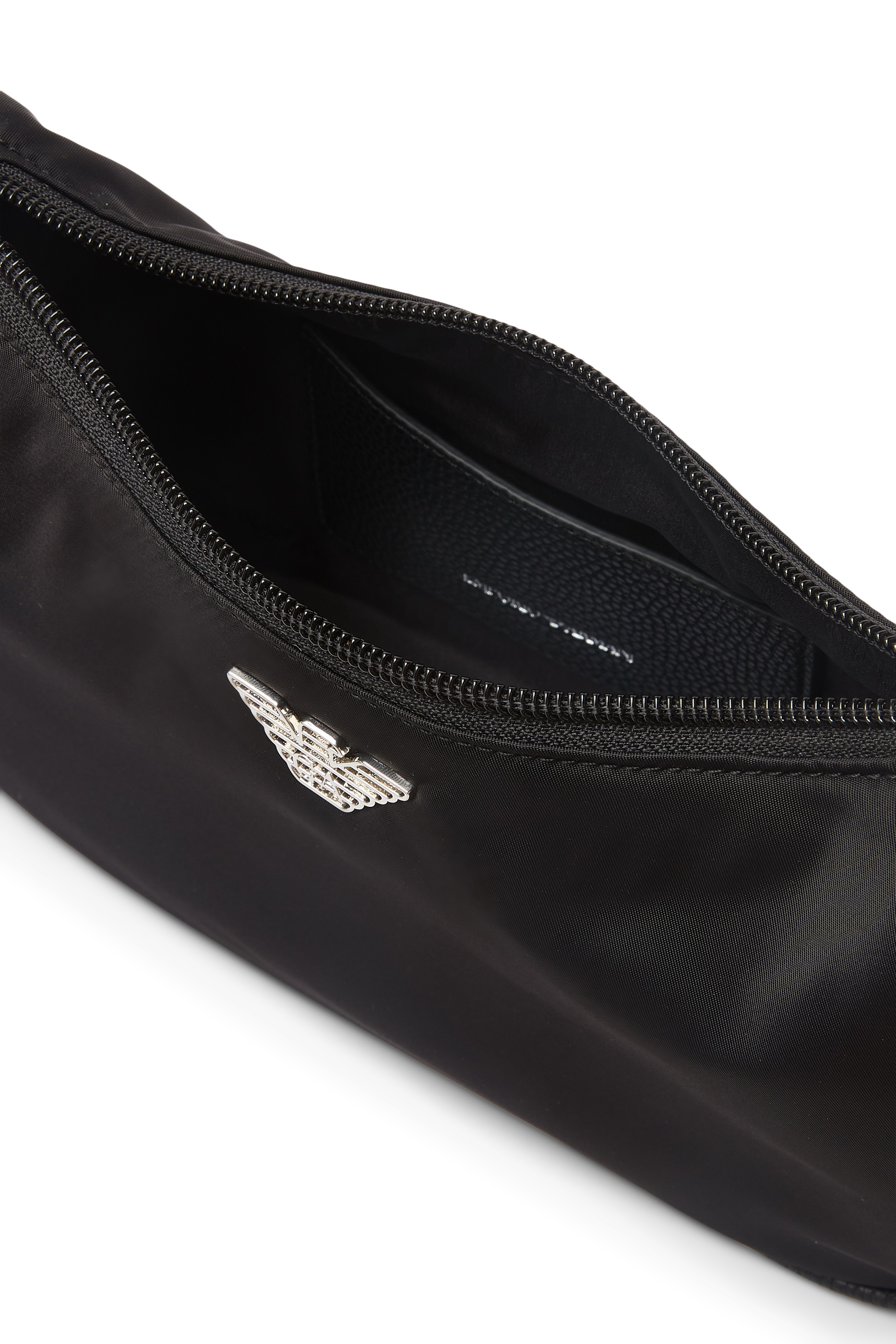 حقيبة كروس مستطيلة نايلون معاد تدويره بحلية بشعار الماركة