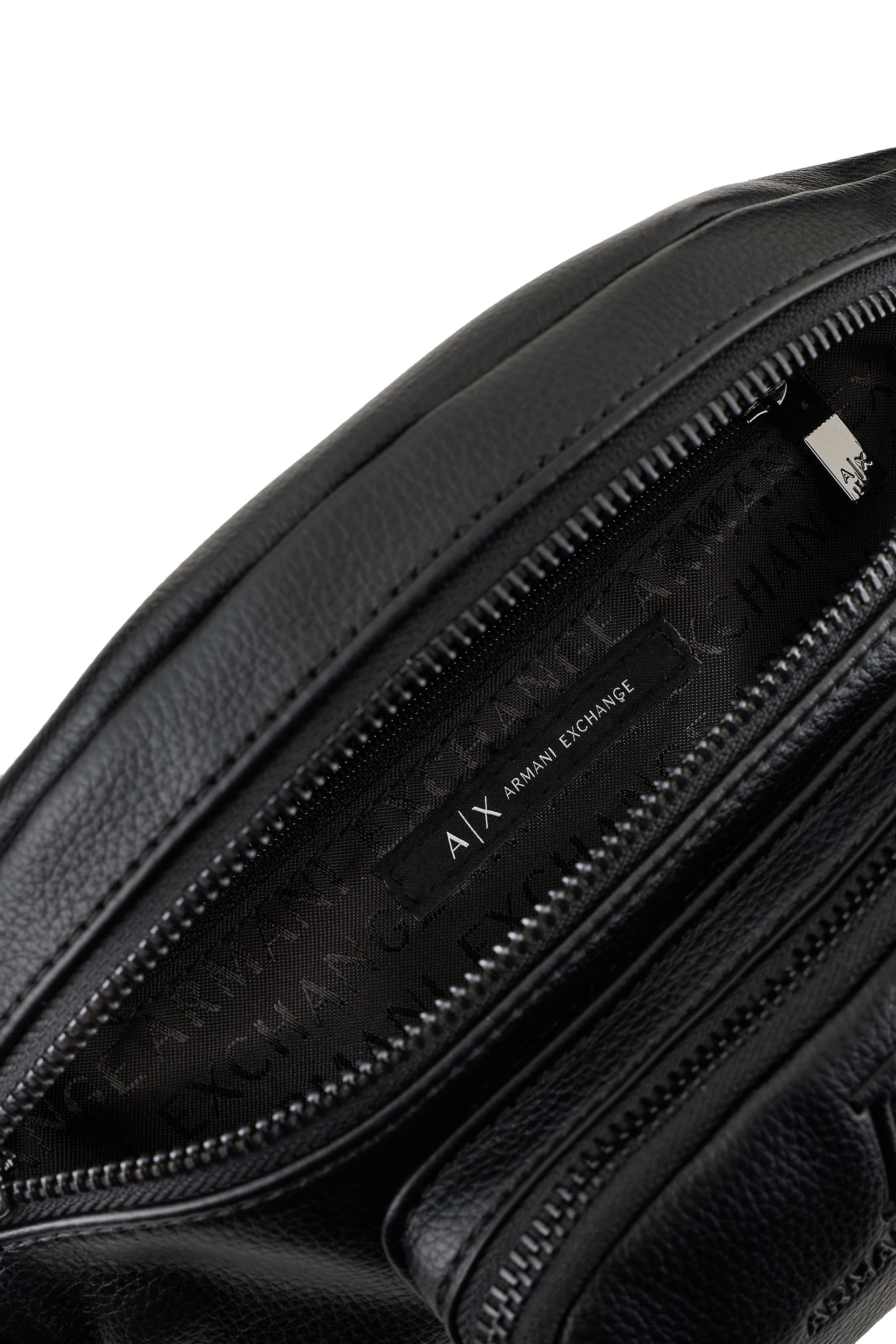 حقيبة خصر بحرفي شعار الماركة