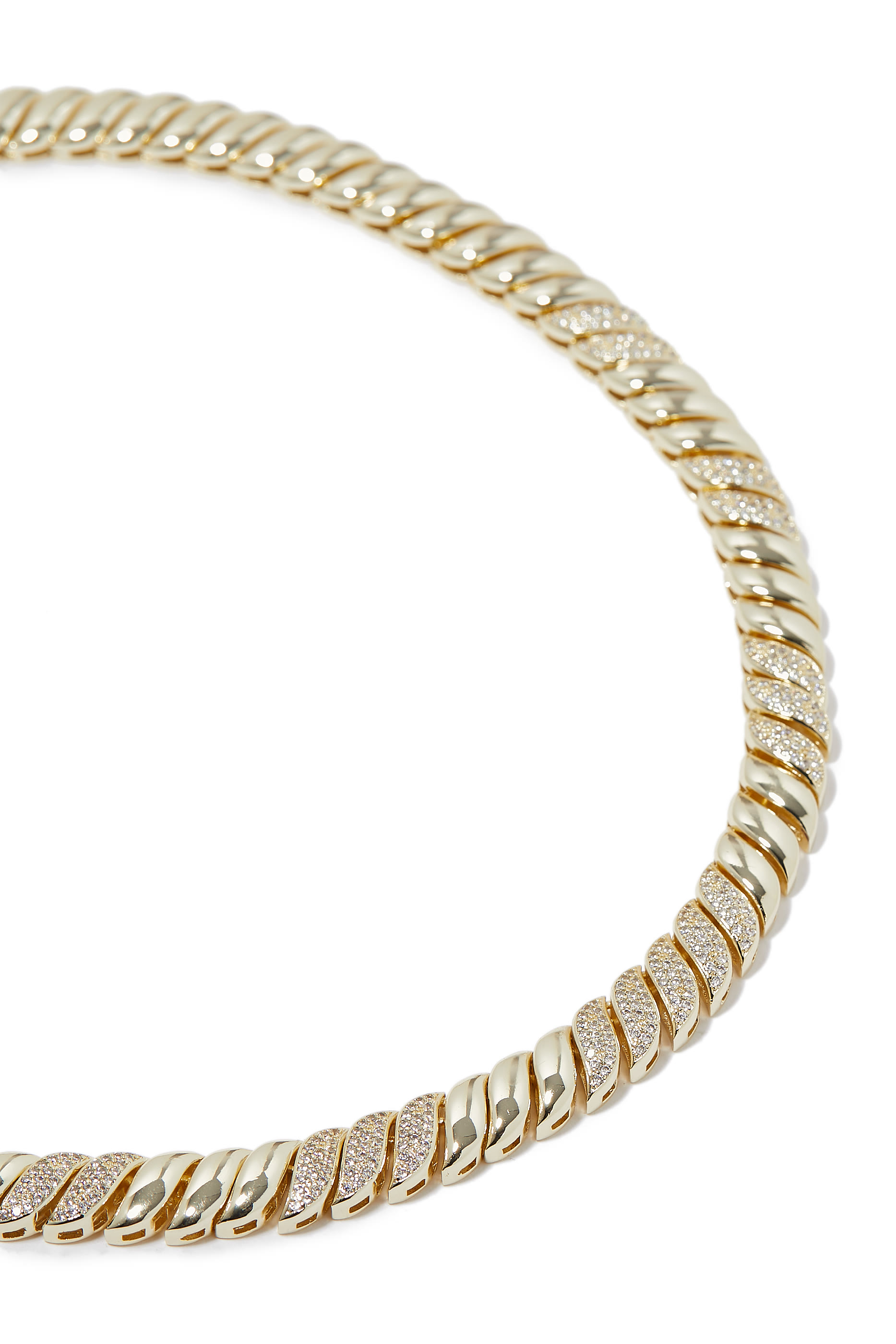 قلادة بتصميم كلاسيكي بحلقات متصلة مرصعة بأحجار زركونيا مكعبة