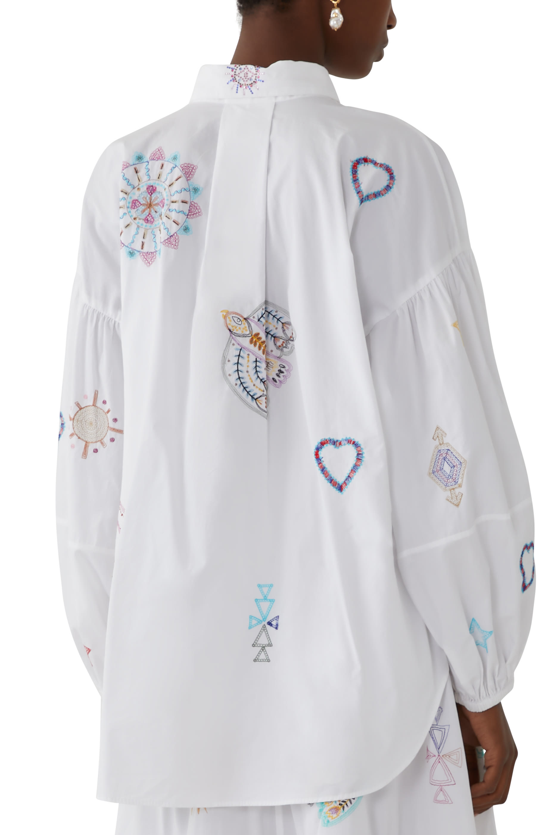 بلوزة بتصميم قميص بأكمام منفوخة