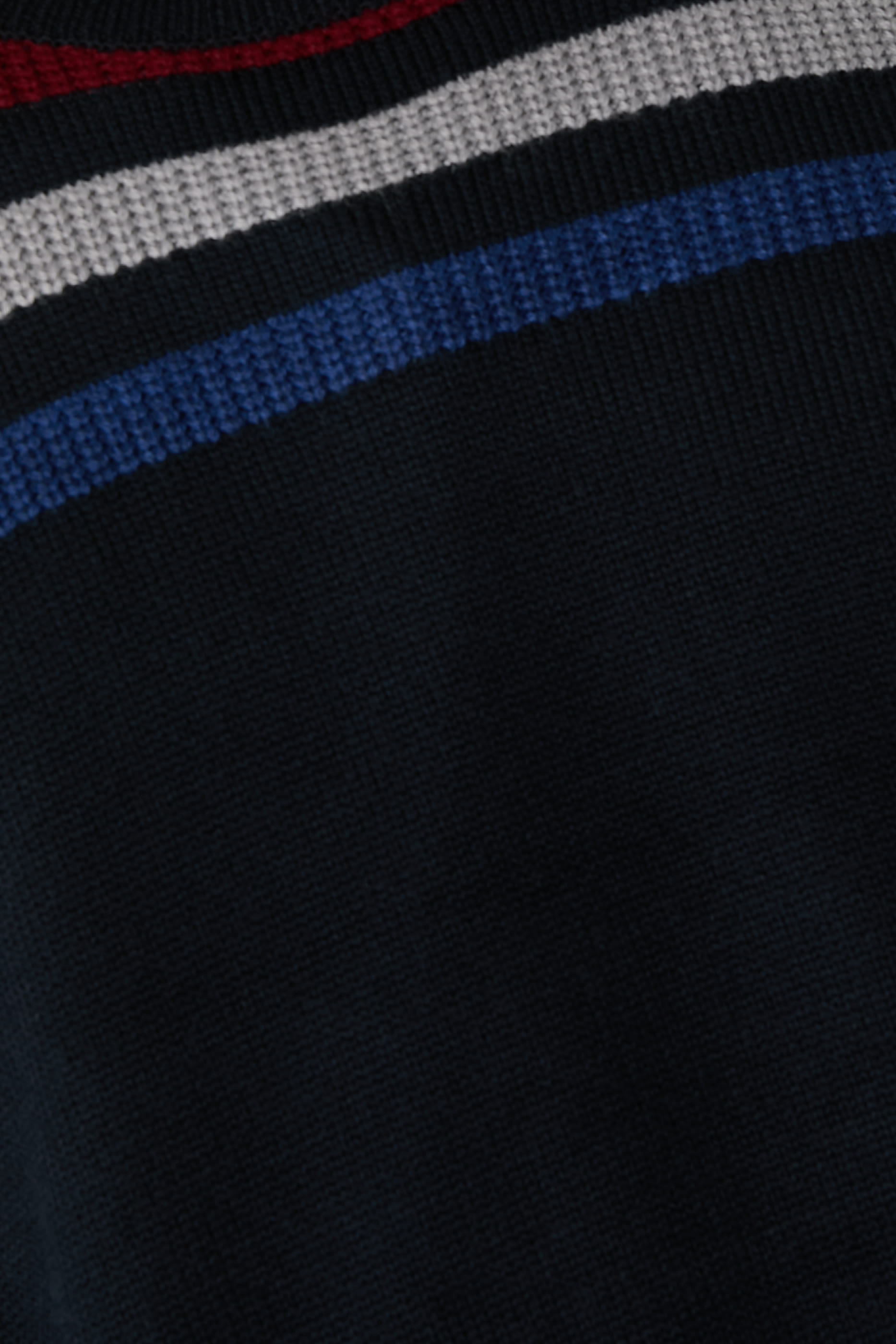  كنزة منسوجة بخطوط متعرجة