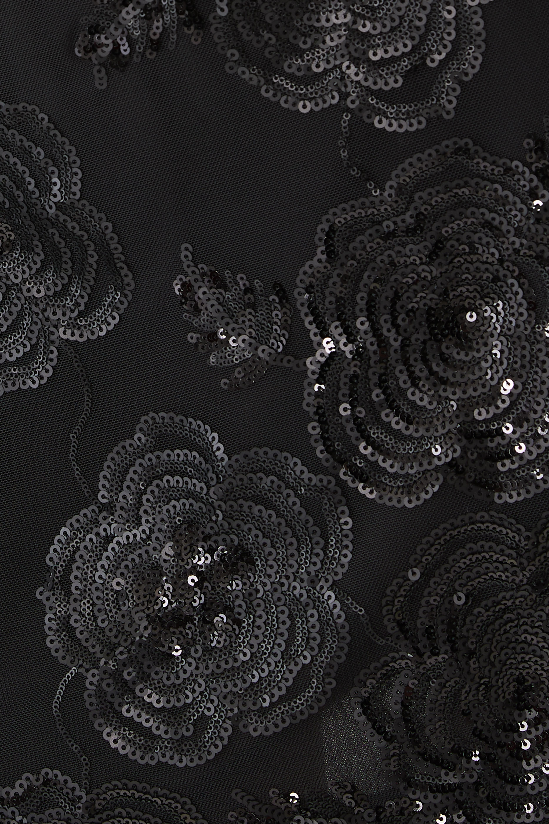 فستان قصير بأكمام طويلة وترتر