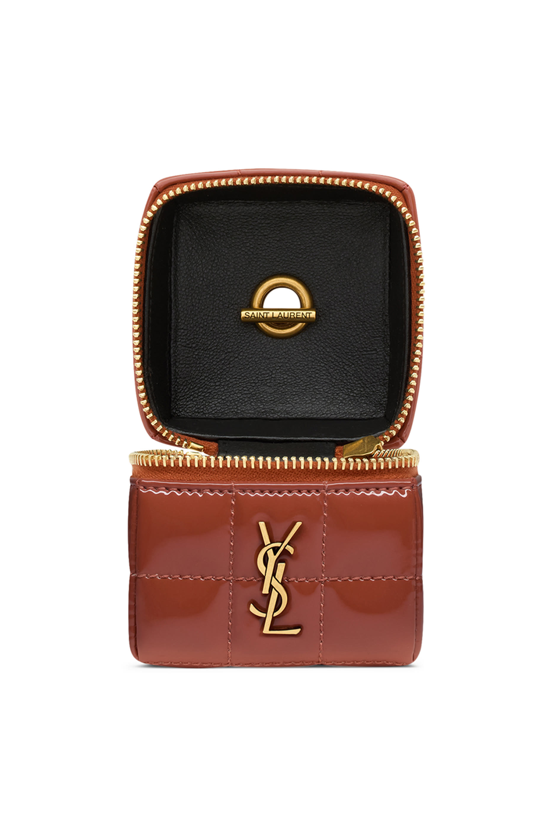 حقيبة صغيرة مبطنة بتصميم مكعب بشعار الماركة ونقشة كاري جلد لامع