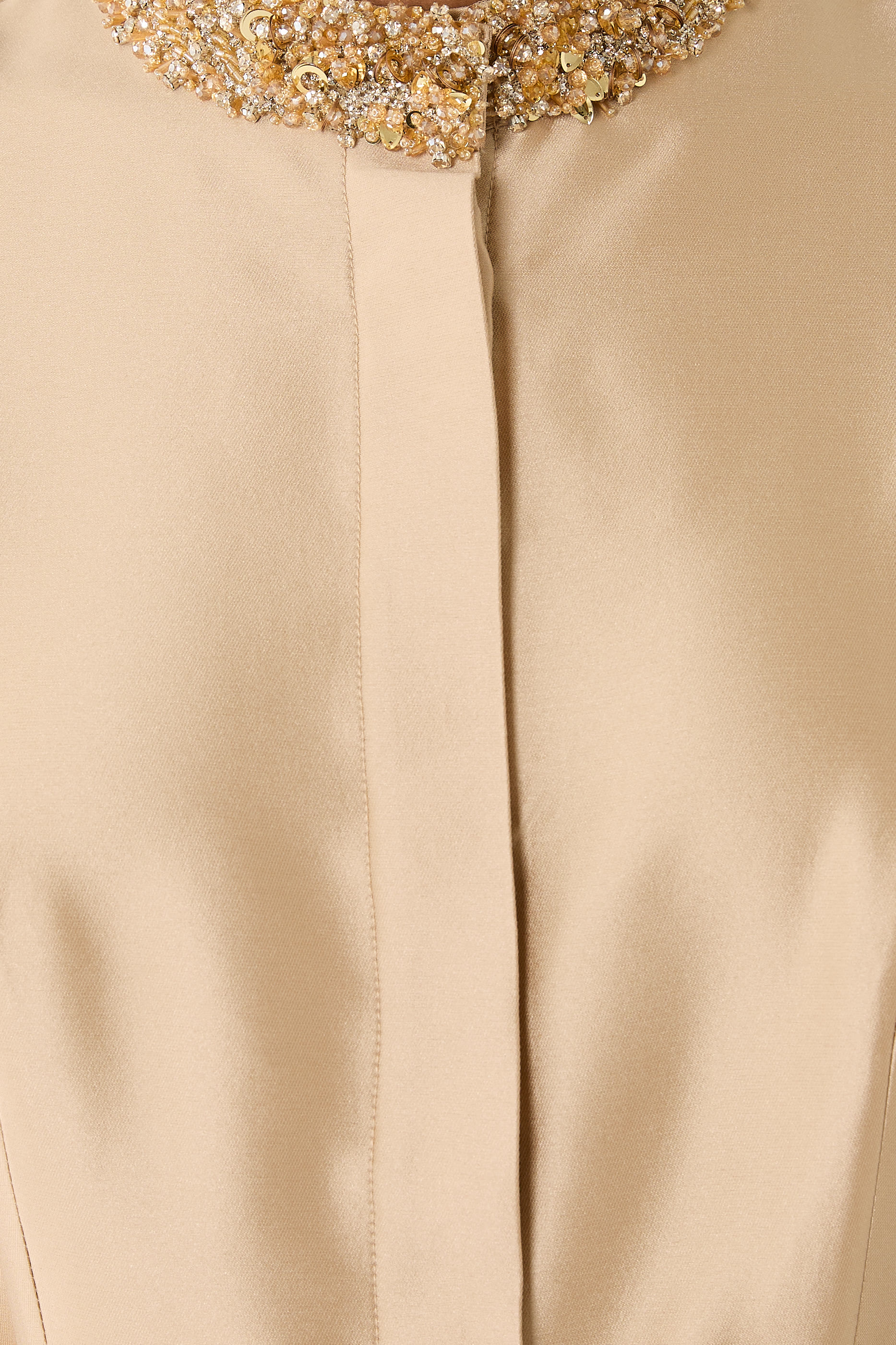 فستان سهرة بتصميم قميص بتطريزات خرز عند الياقة والجيوب قماش ميكادو