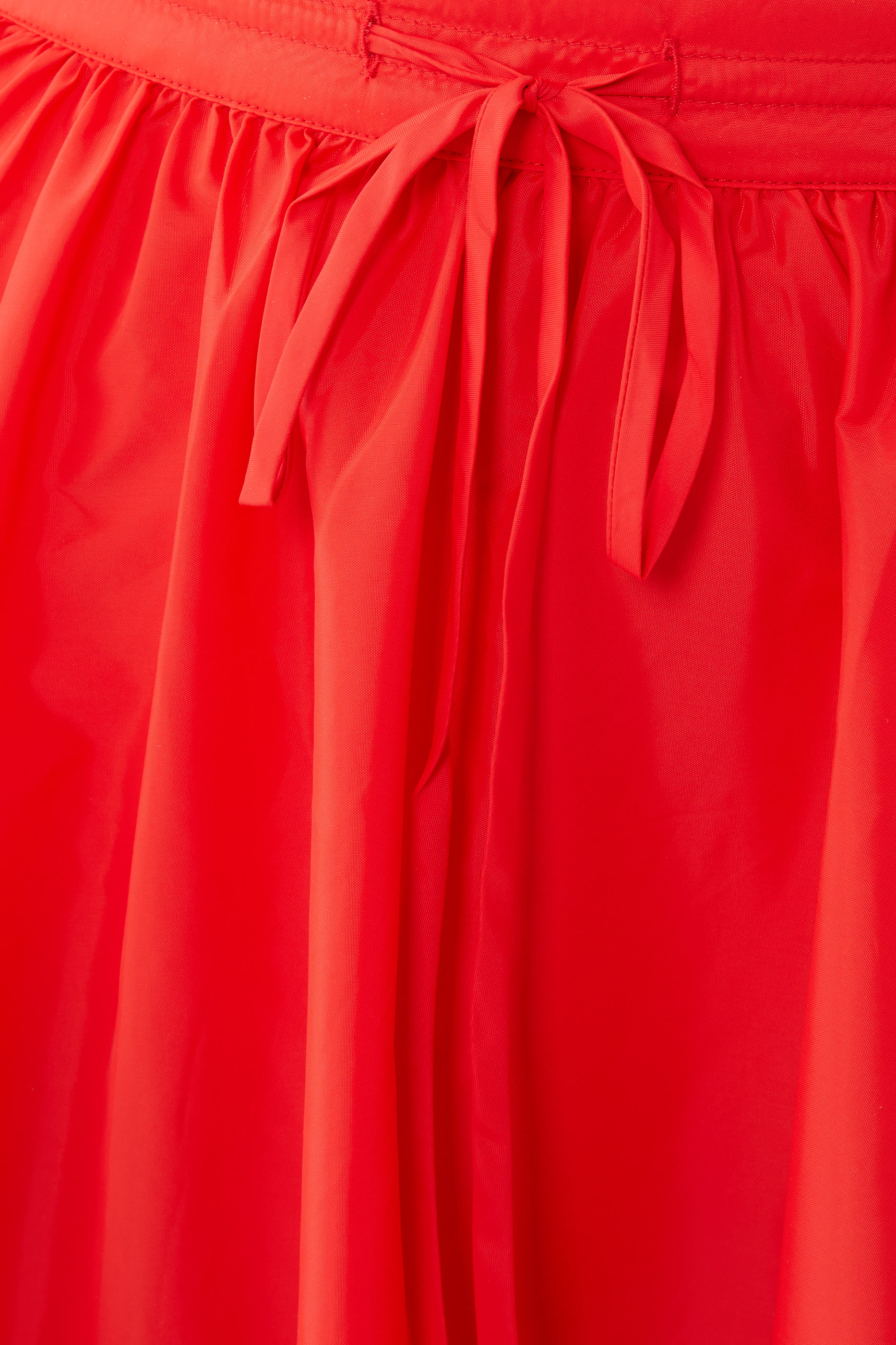 تنورة  إيدن طويلة