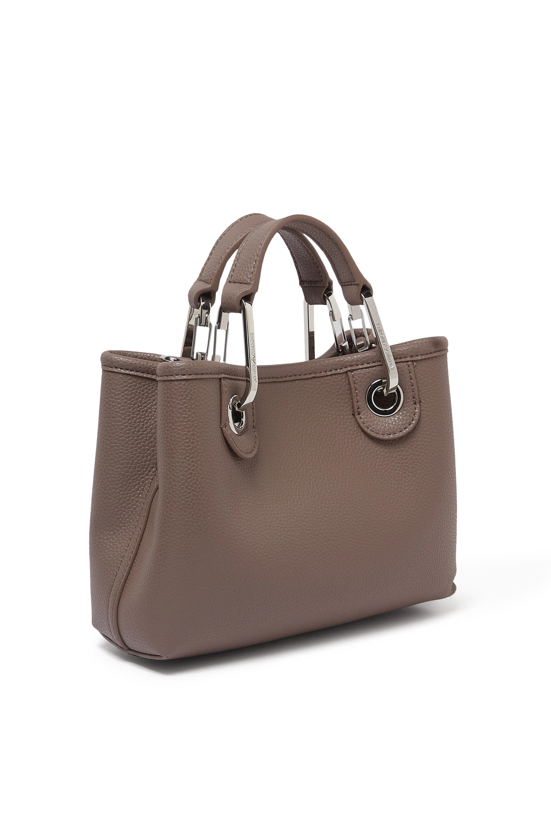 حقيبة يد مزينة بشعار الماركة