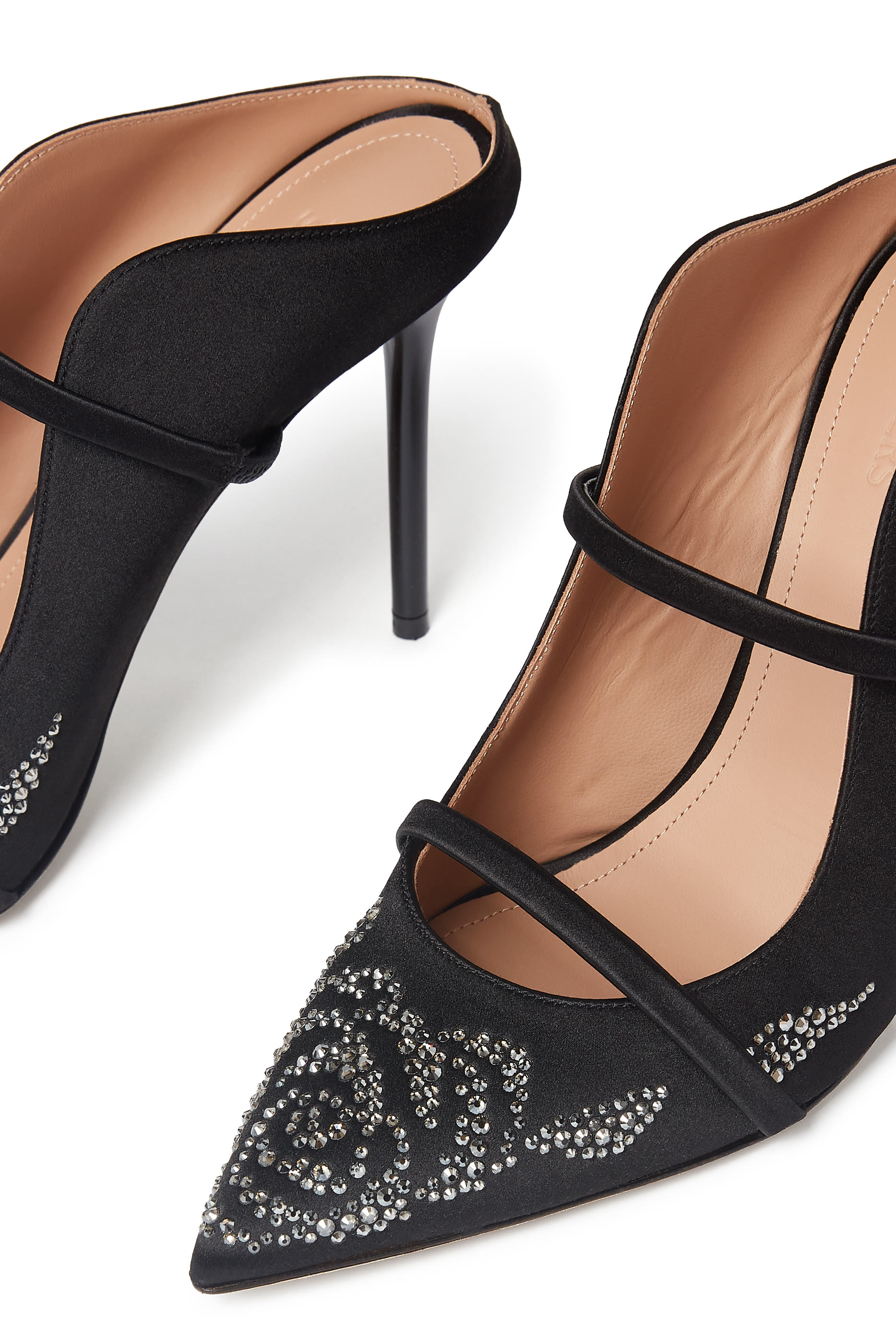 حذاء مورين 70 مفتوح من الخلف ستان مزين بكريستال بتصميم زهرة