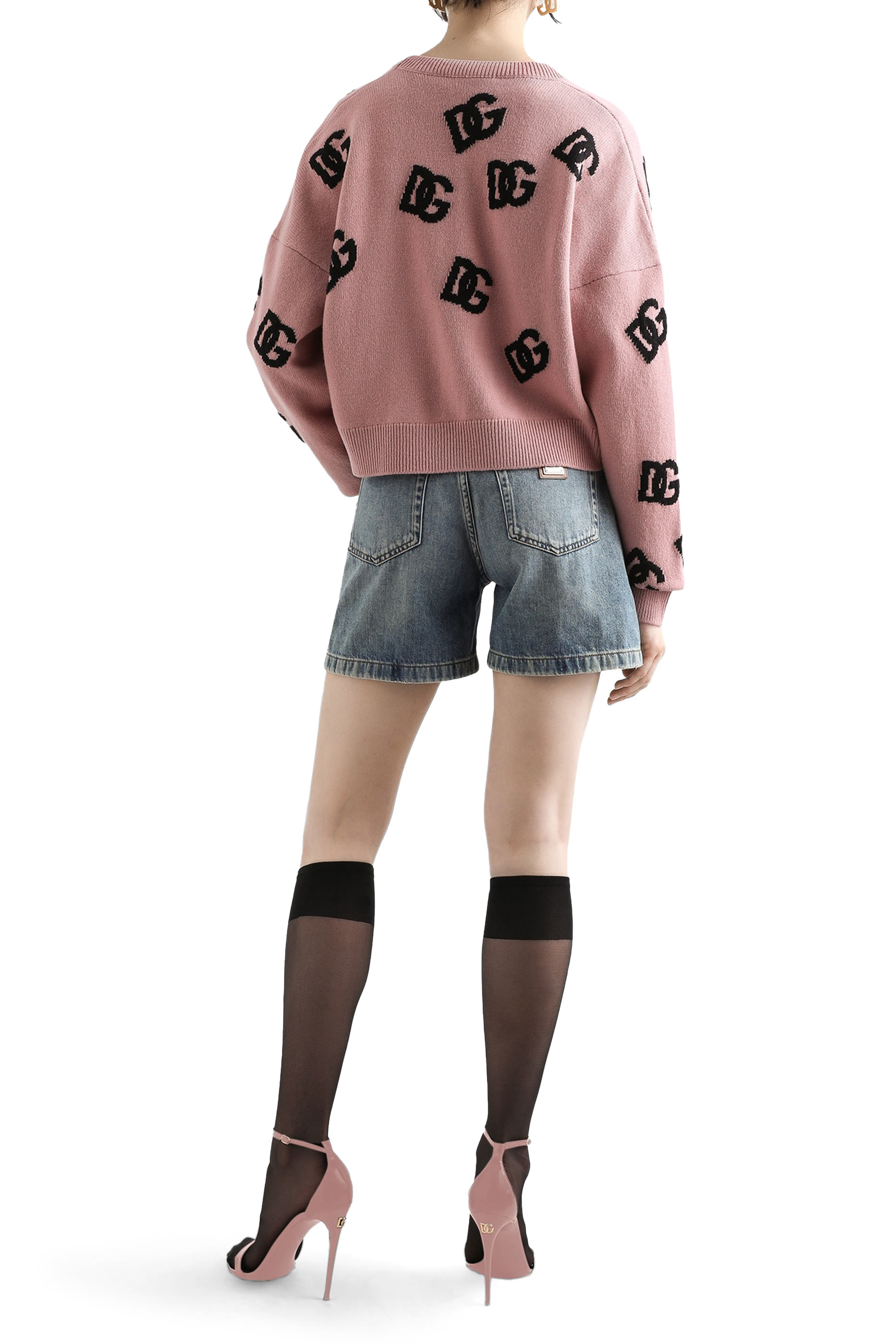 كارديجان مزين كليا بشعار الماركة