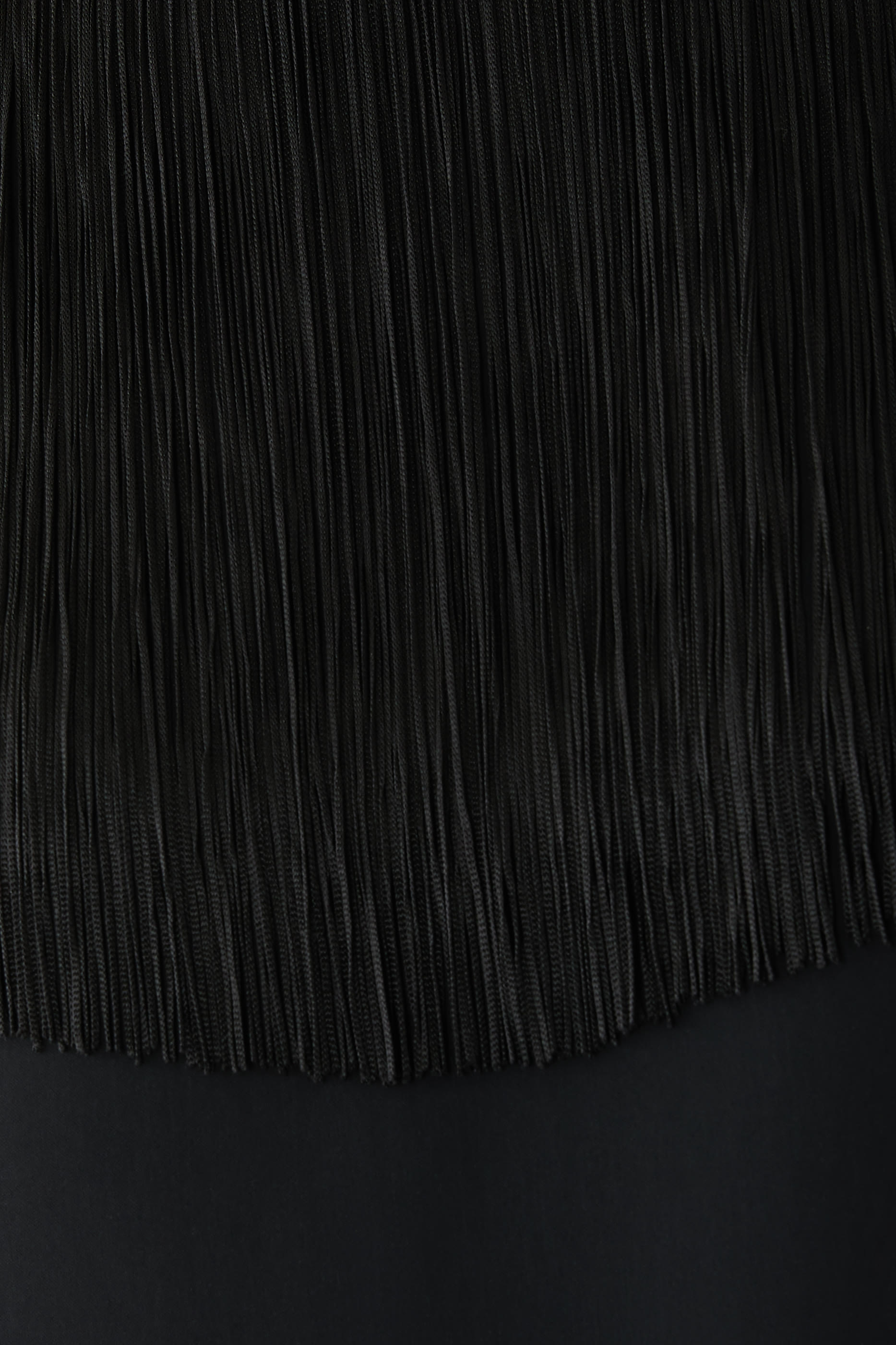 فستان متوسط الطول بشرابات