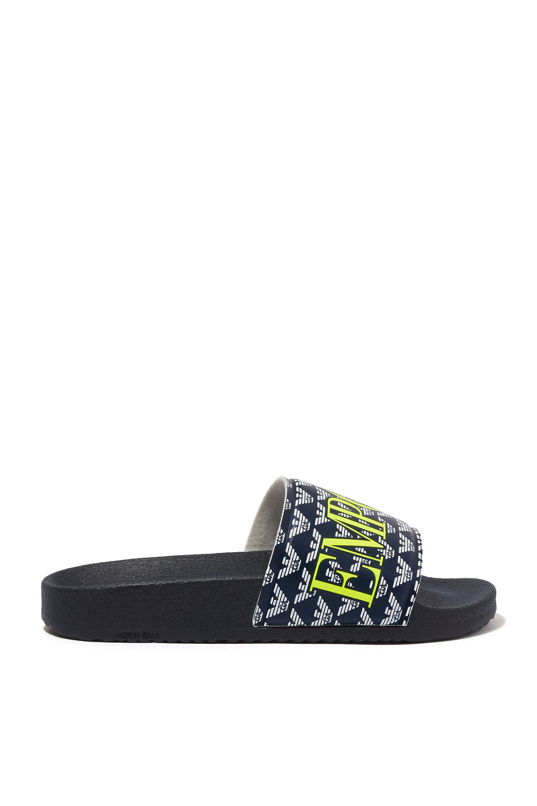 حذاء مفتوح بشعار الماركة