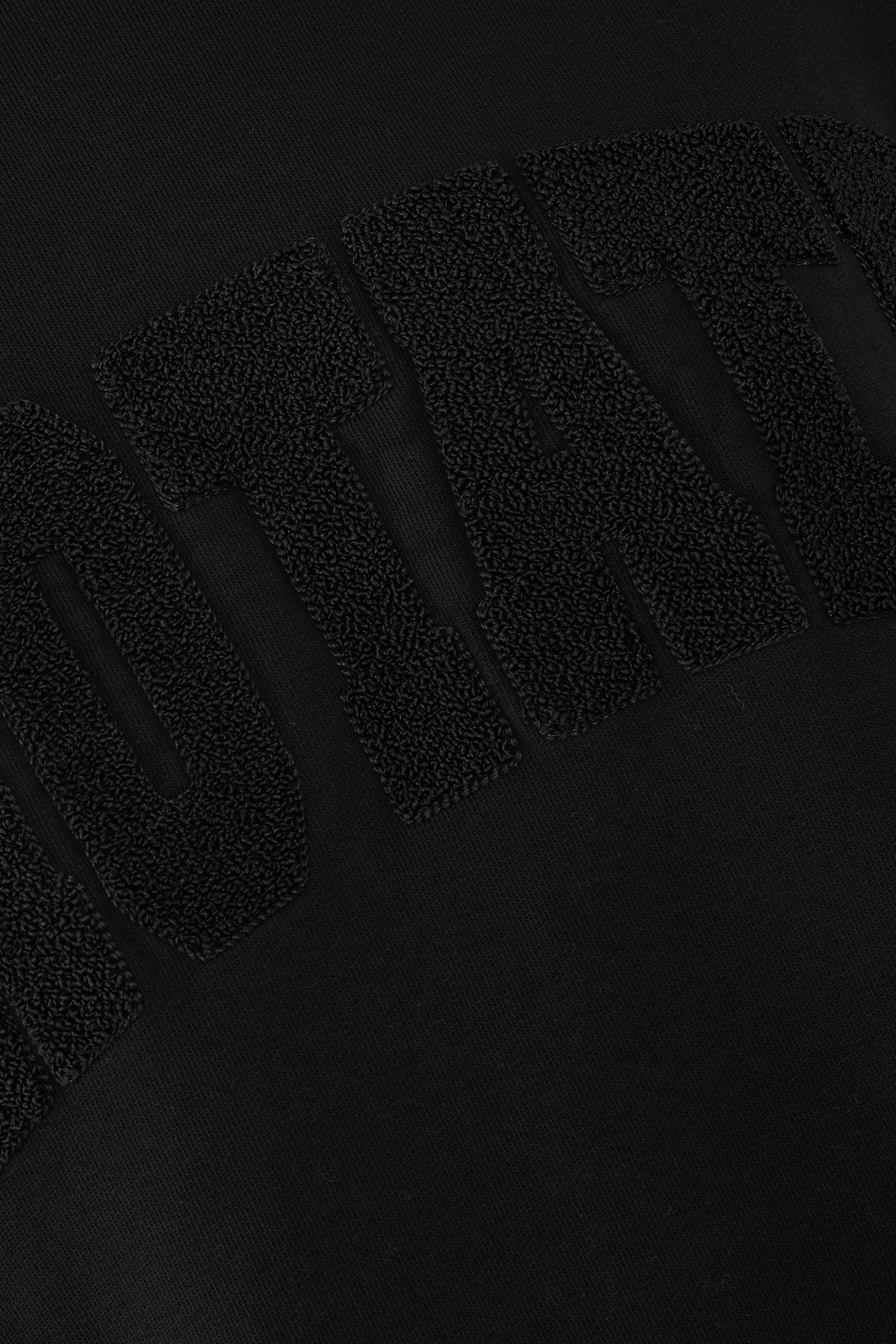 سويت شيرت بياقة ضيقة قماش ثقيل