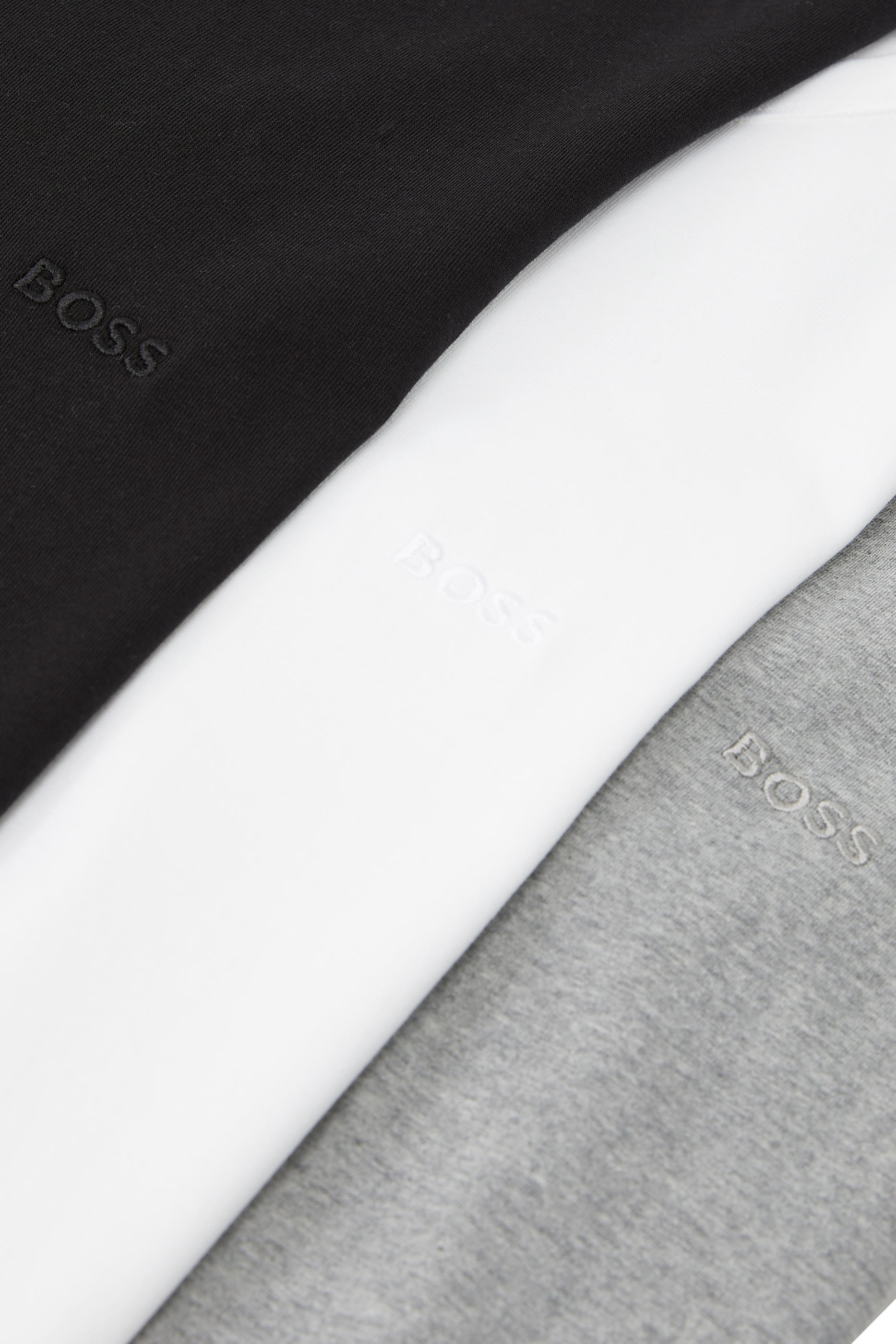 طقم تيشيرتات كلاسيكية بياقة ضيقة، 3 قطع