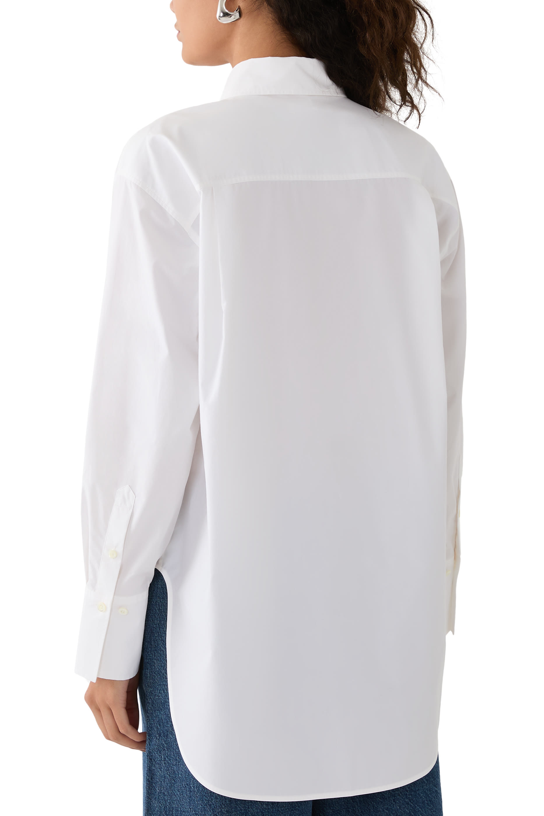 قميص بقصة فضفاضة