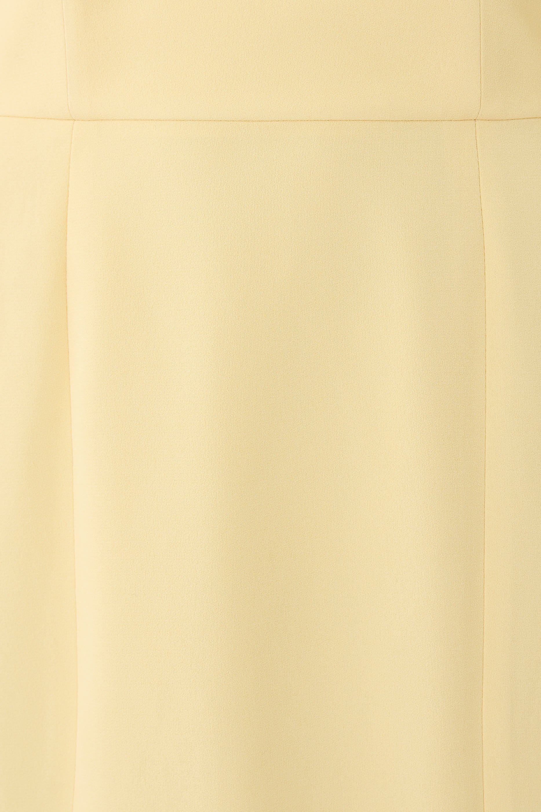 فستان سهرة بقصة ذيل حورية البحر وأكتاف مكشوفة كريب