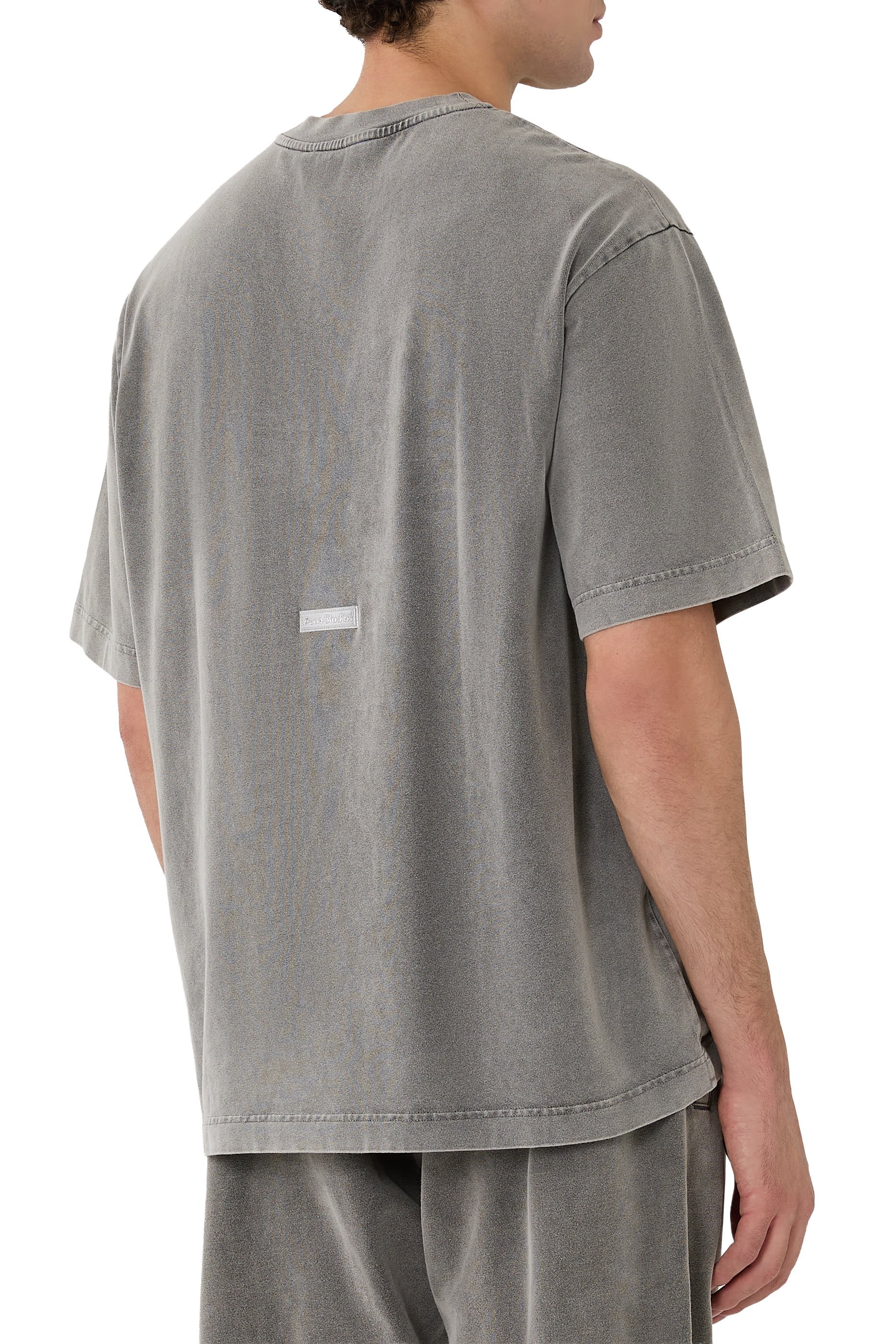 تيشيرت فينتج بياقة ضيقة