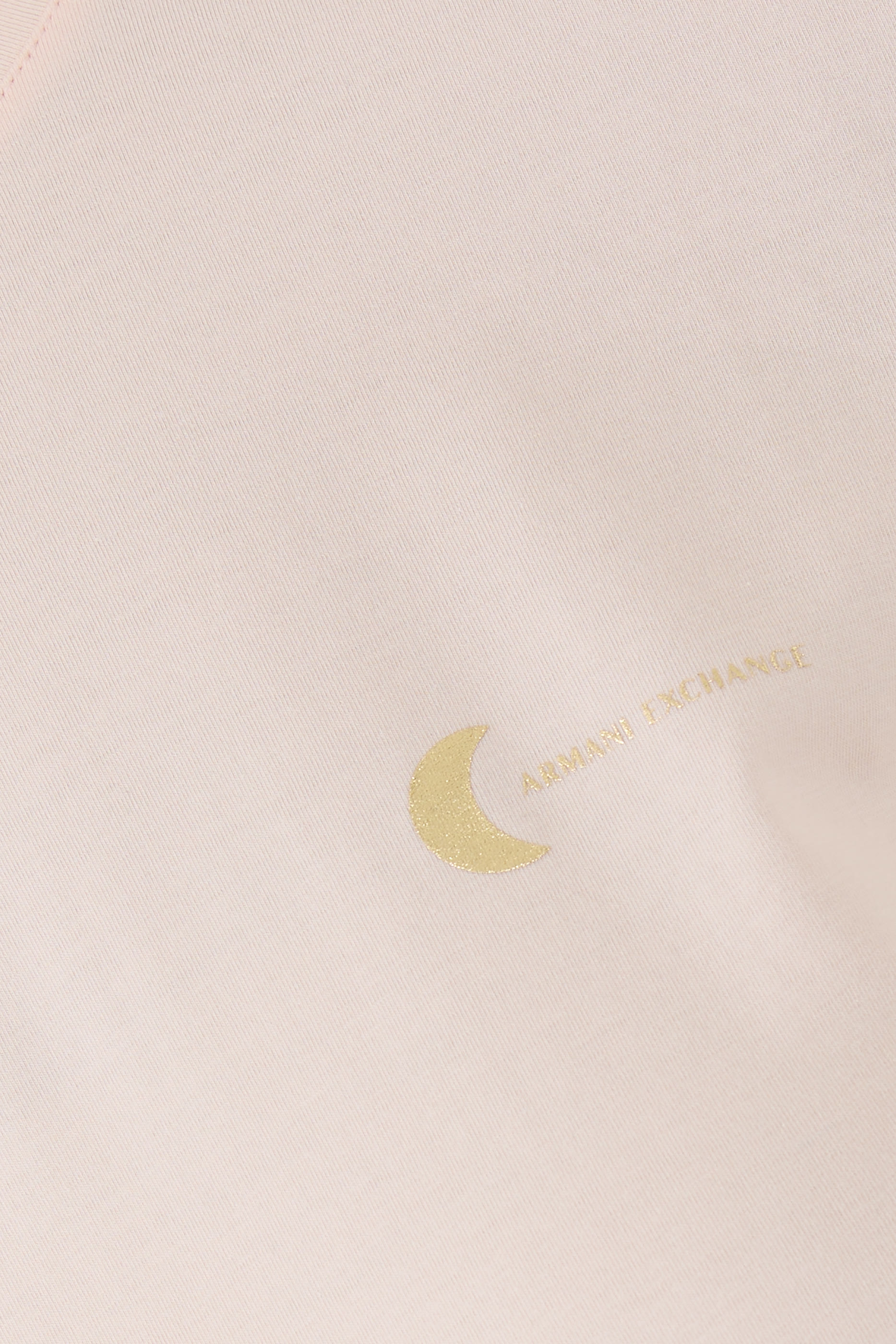 تيشيرت بقصة ضيقة وشعار الماركة بإصدار لرمضان