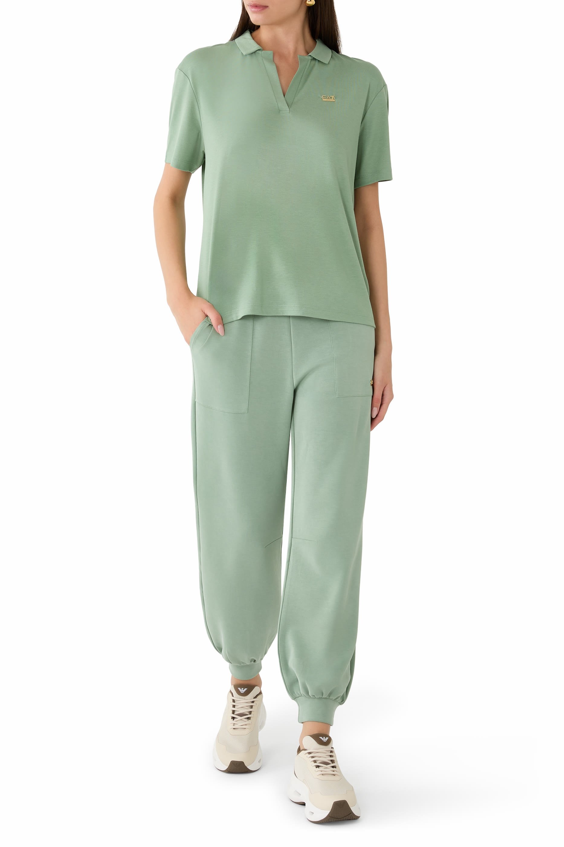 تيشيرت بولو بشعار الماركة للنساء