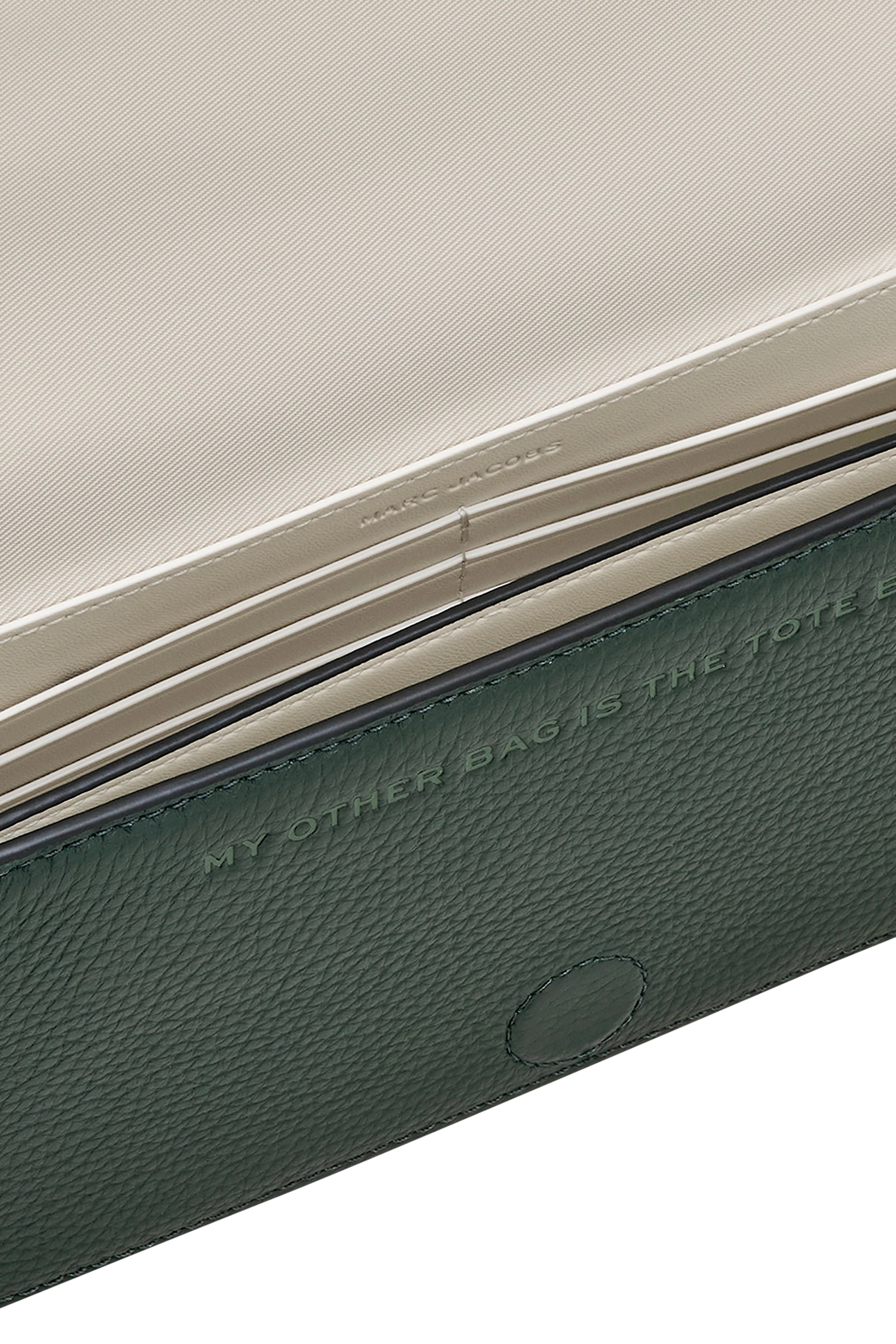 حقيبة صغيرة جلد