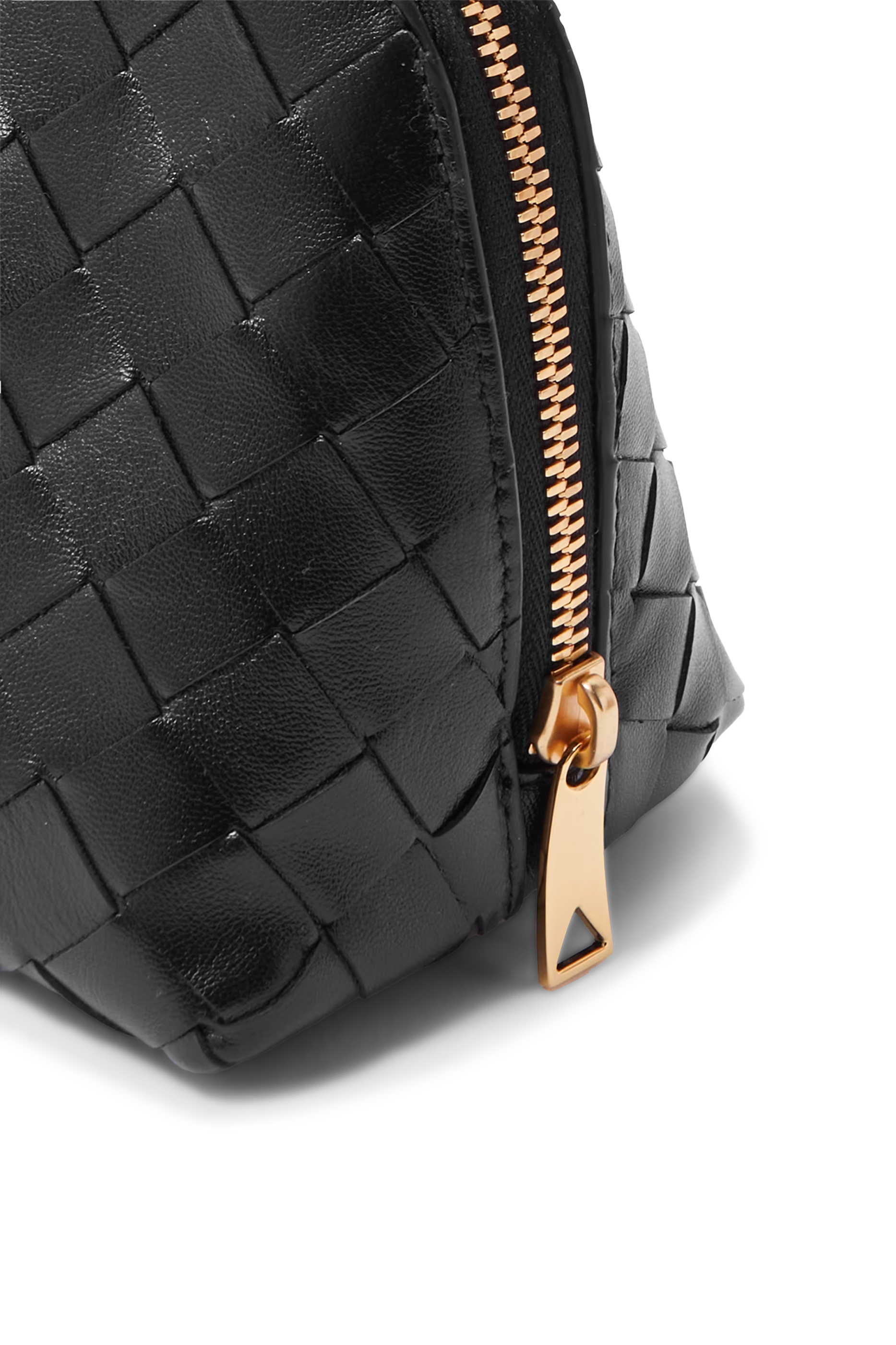 حقيبة متوسطة بتصميم نصف دائري