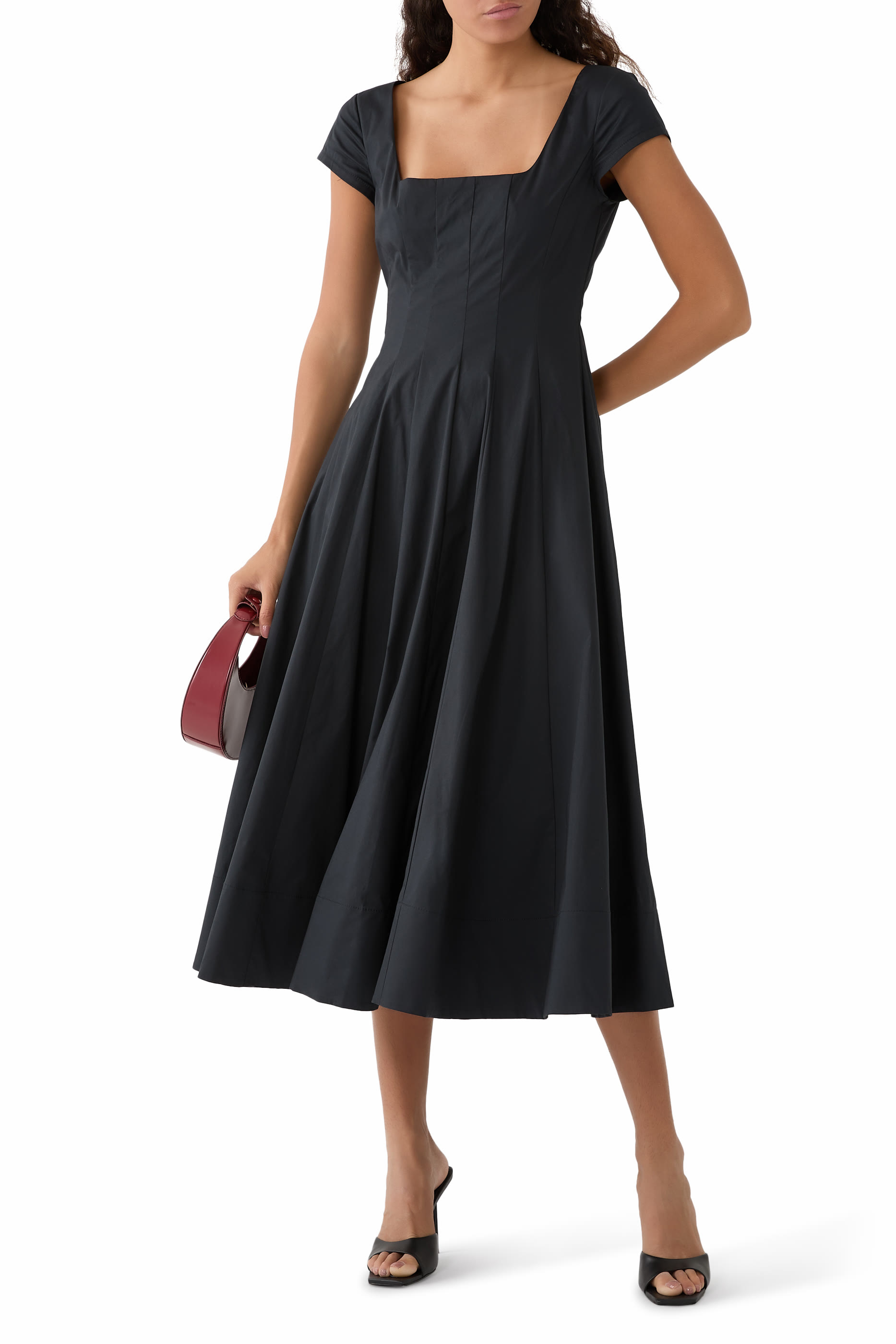 فستان ويلز بأكمام قصيرة