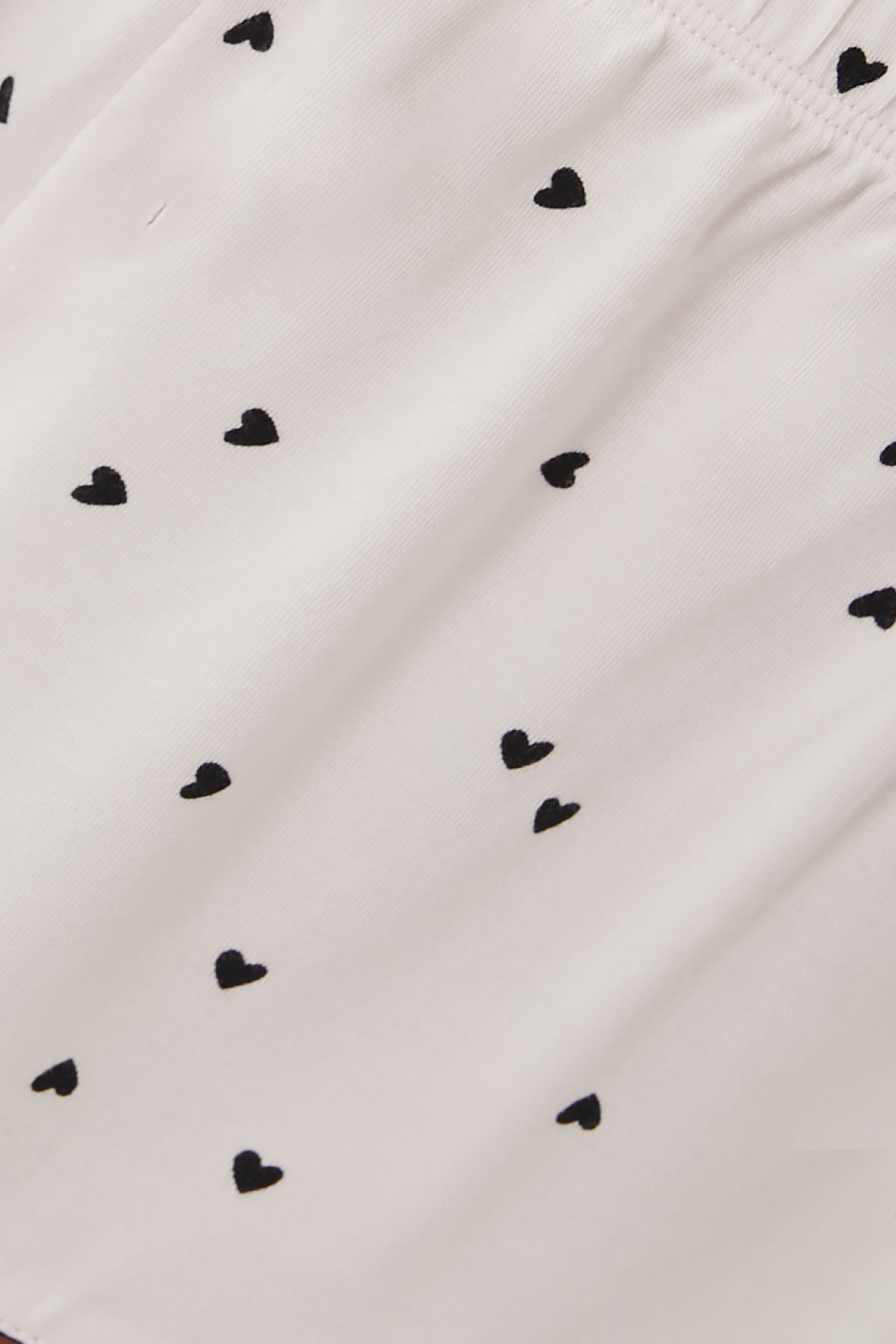 طقم فيونا شورت وبلوزة كامي بياقة مزدوجة على شكل حرف V