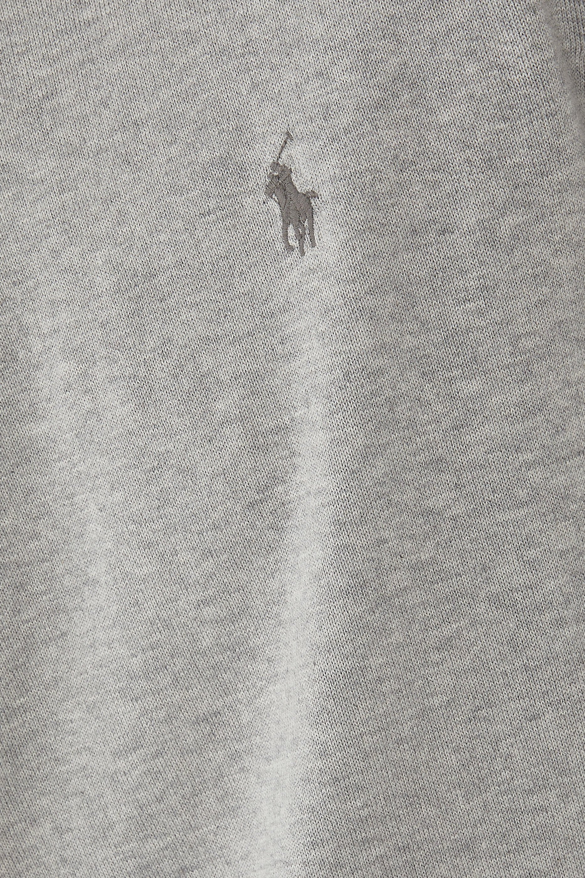 كنزة مطرزة بياقة ضيقة