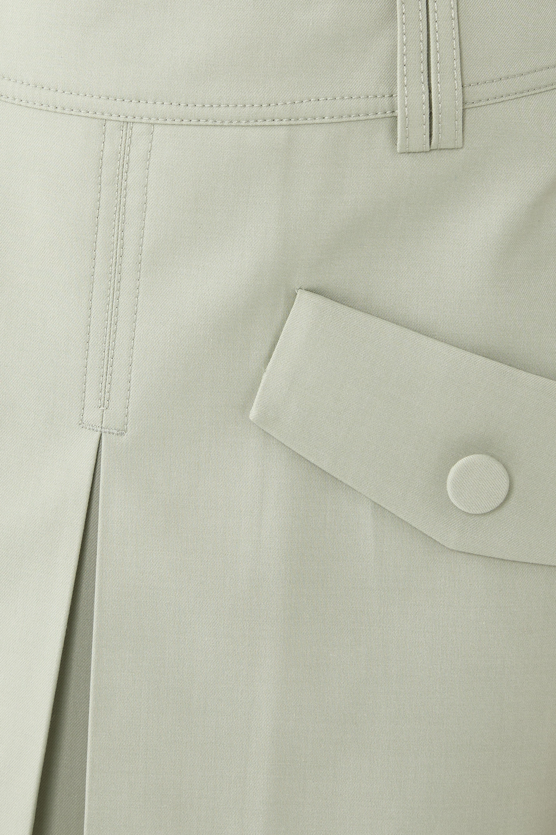 تنورة جوانا قصيرة