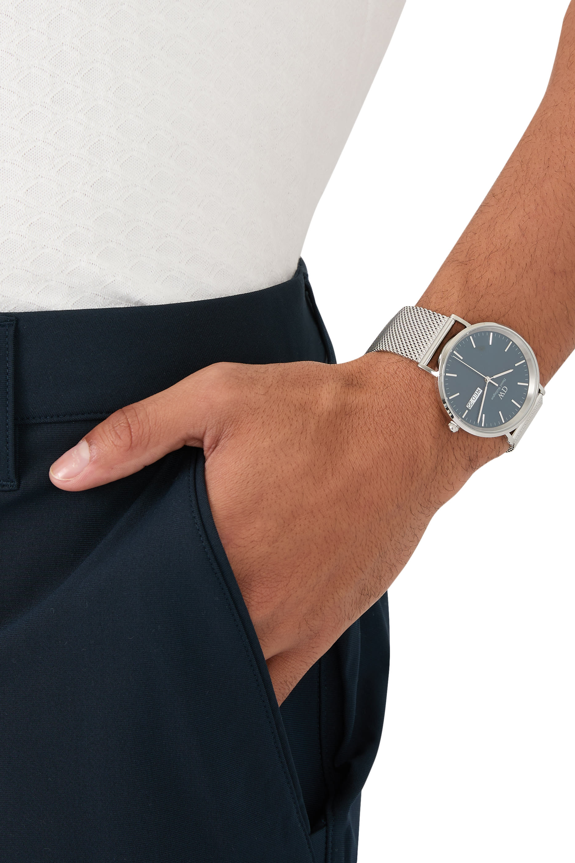 ساعة كلاسيك بخاصية عرض اليوم