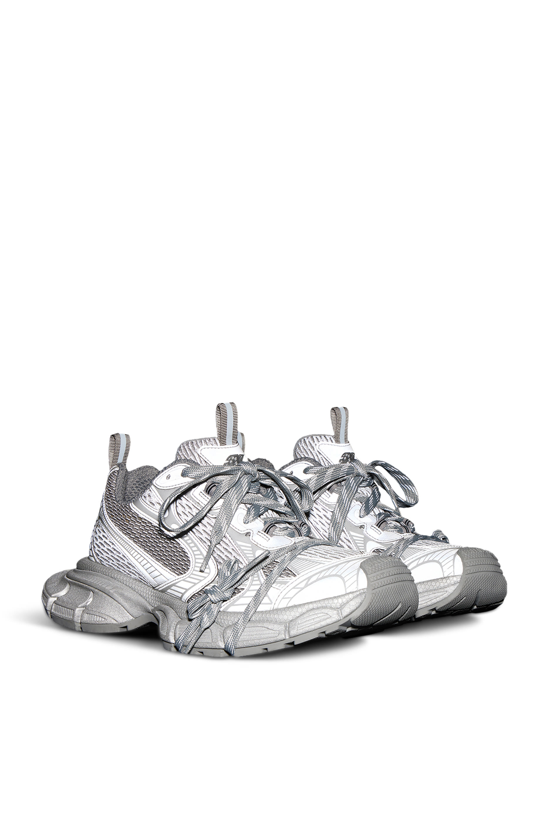 سنيكرز 3 اكس ال بتصميم عاكس