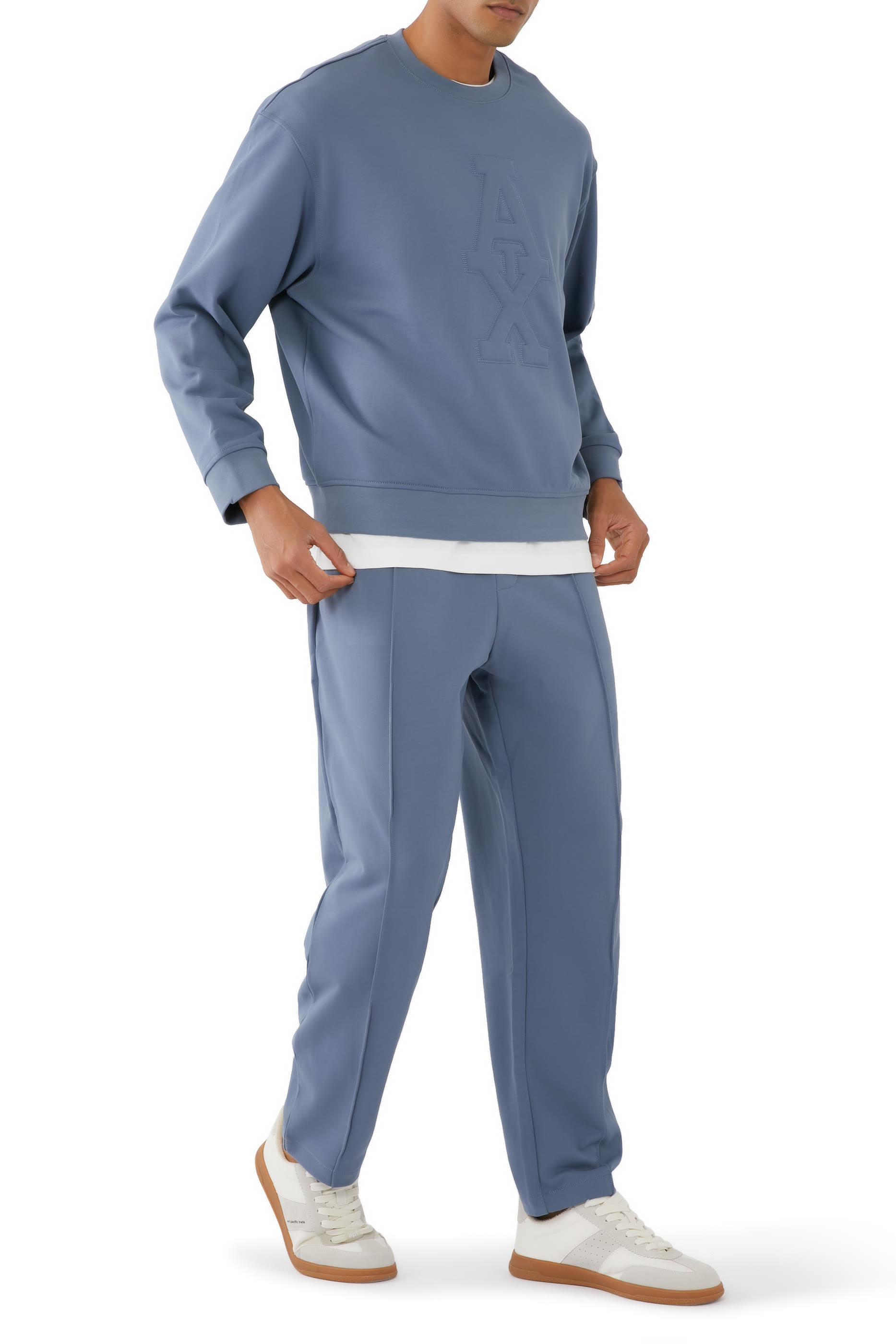 بنطال رياضي بنقشة مربعات وحروف شعار الماركة