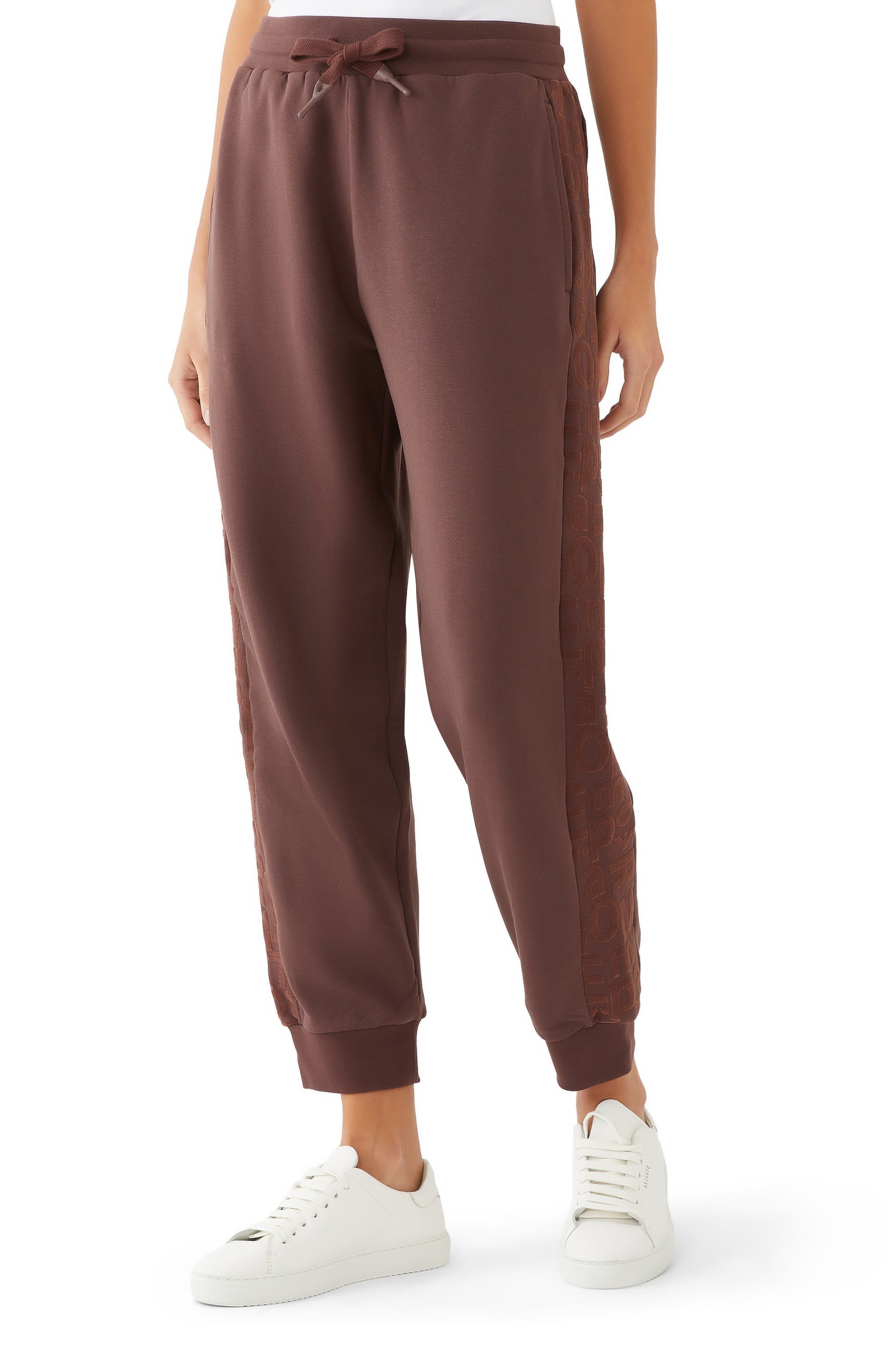 بنطال رياضي بشعار الماركة