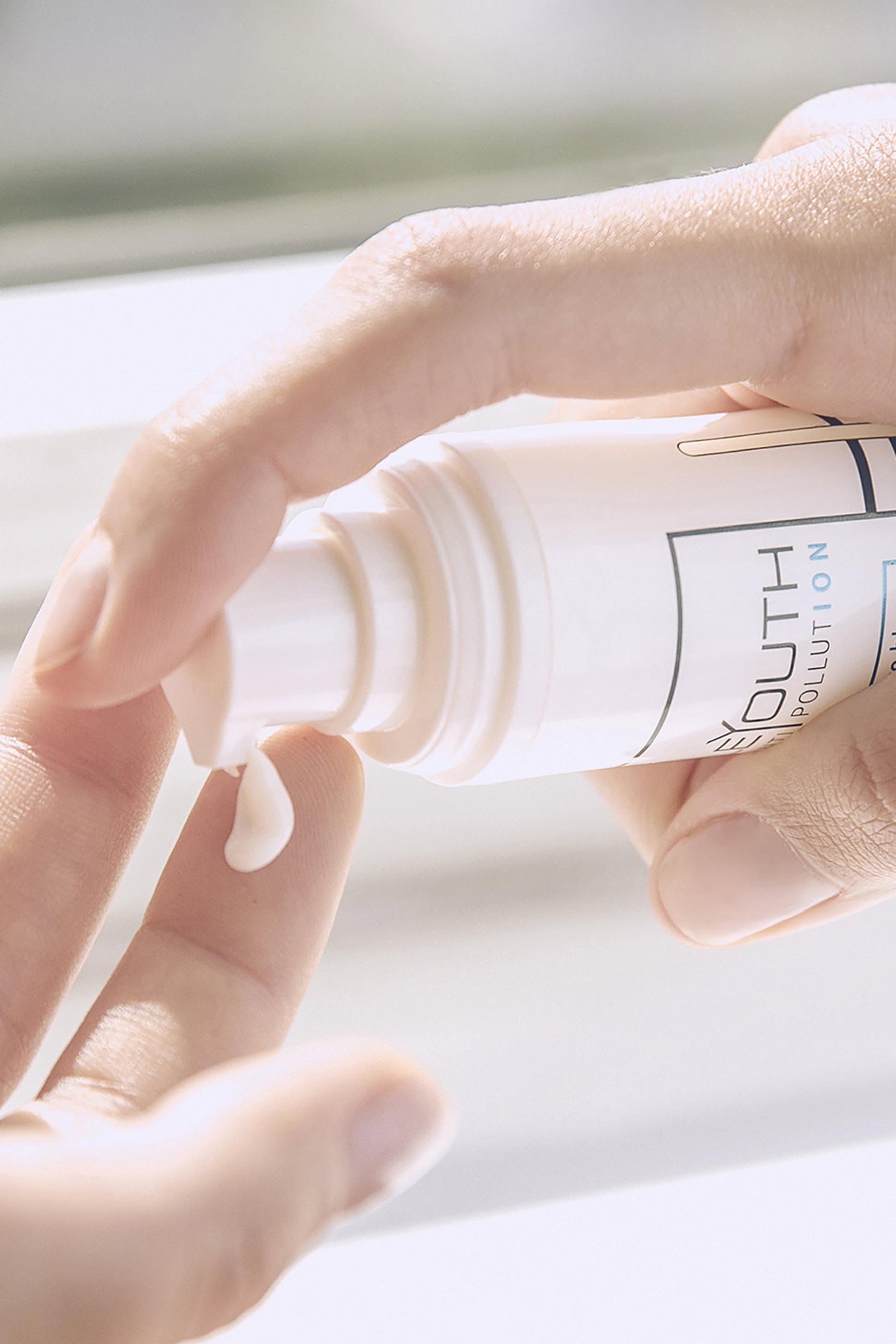 مرطب سيسلي يوث للحماية من التلوث وتعزيز شباب البشرة