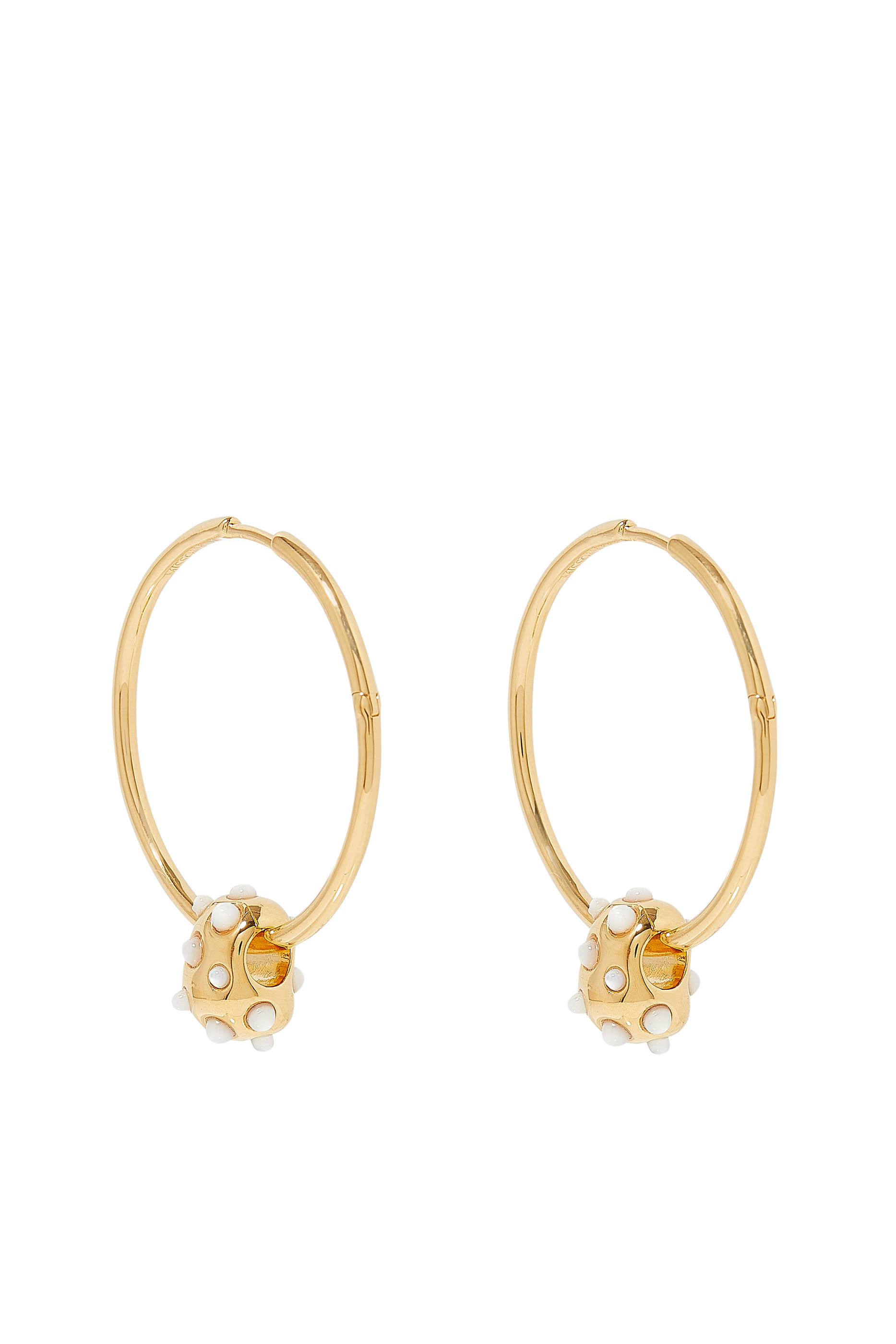 أقراط دائرية متوسطة أباكس ناغيت بحلية مرصعة بعرق اللؤلؤ، فضة إسترلينية معاد تدويرها مطلية بذهب عيار 18 قيراط معاد تدويره