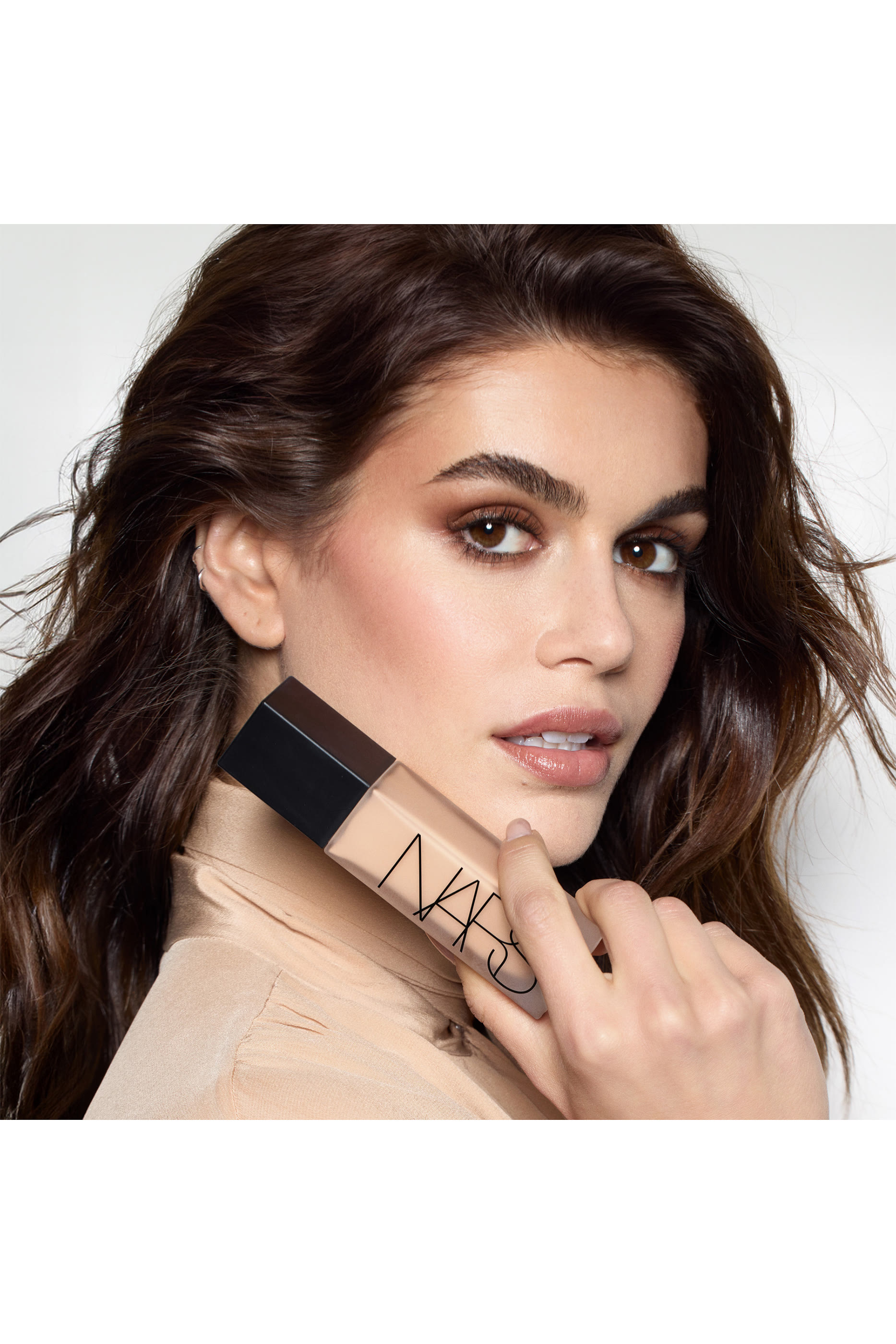 كريم أساس طبيعي غير لامع يدوم طويلا