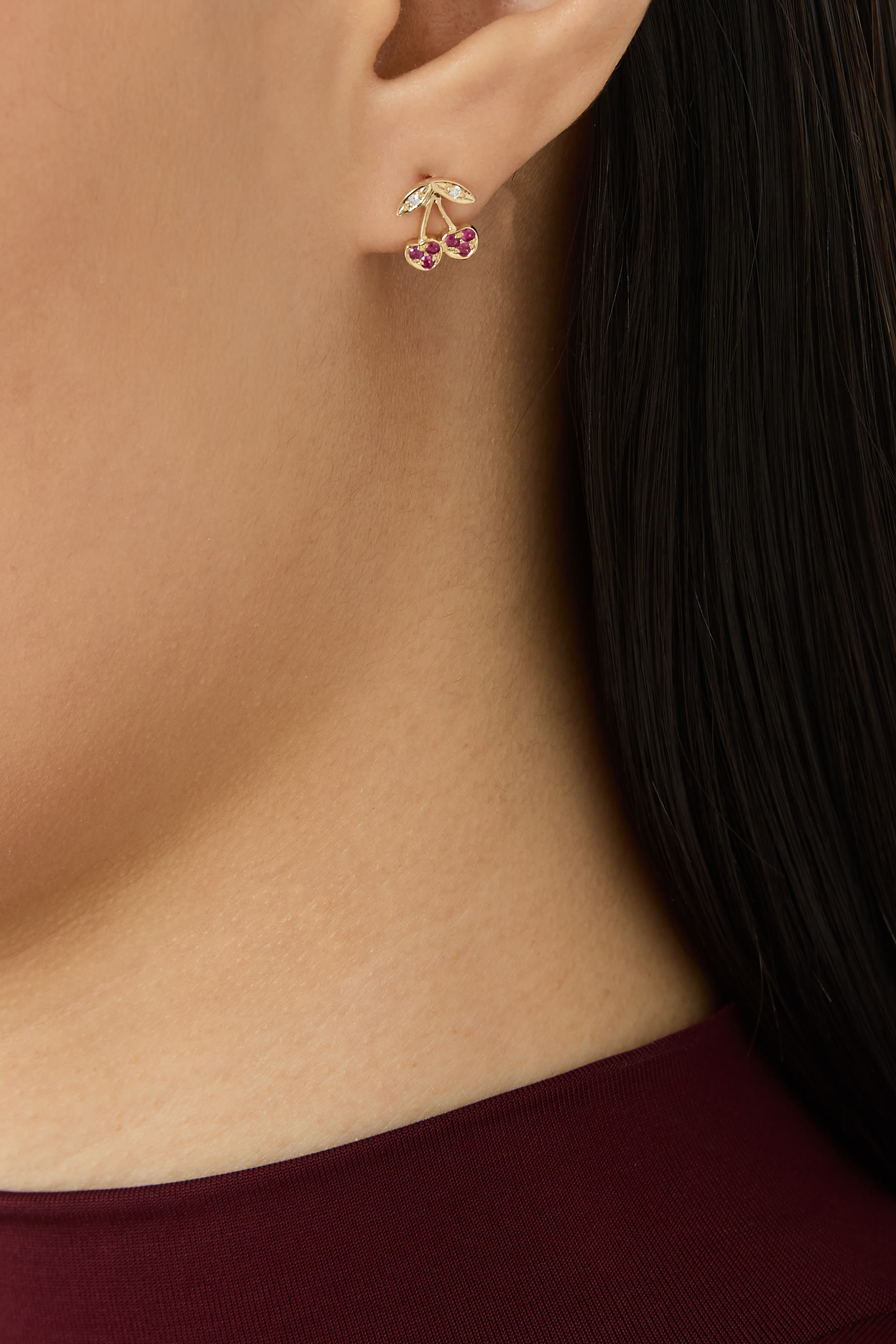 قرط مفرد بتصميم كرز مرصع بياقوت وماس، ذهب اصفر عيار 14