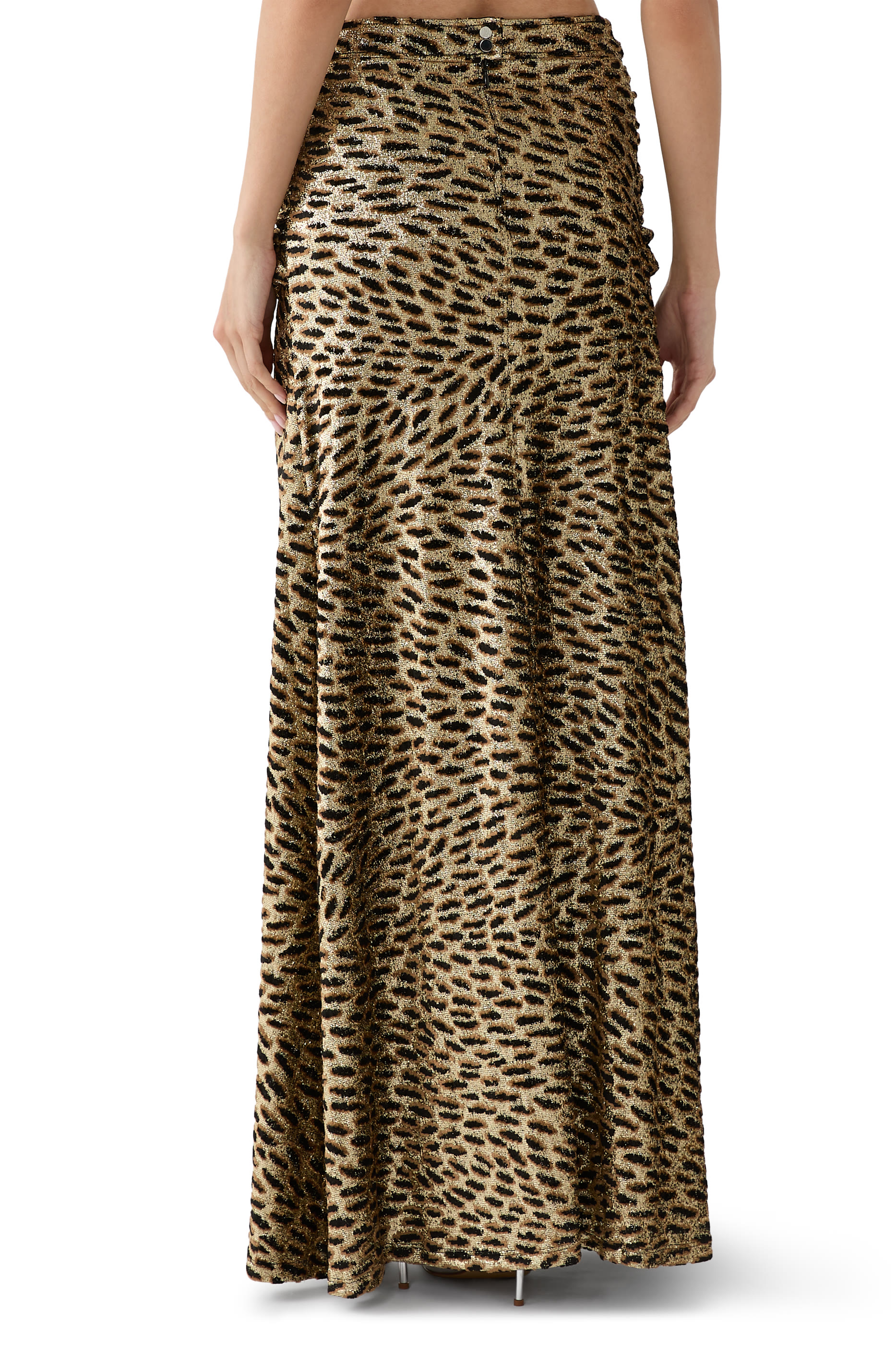 تنورة بقصة طويلة