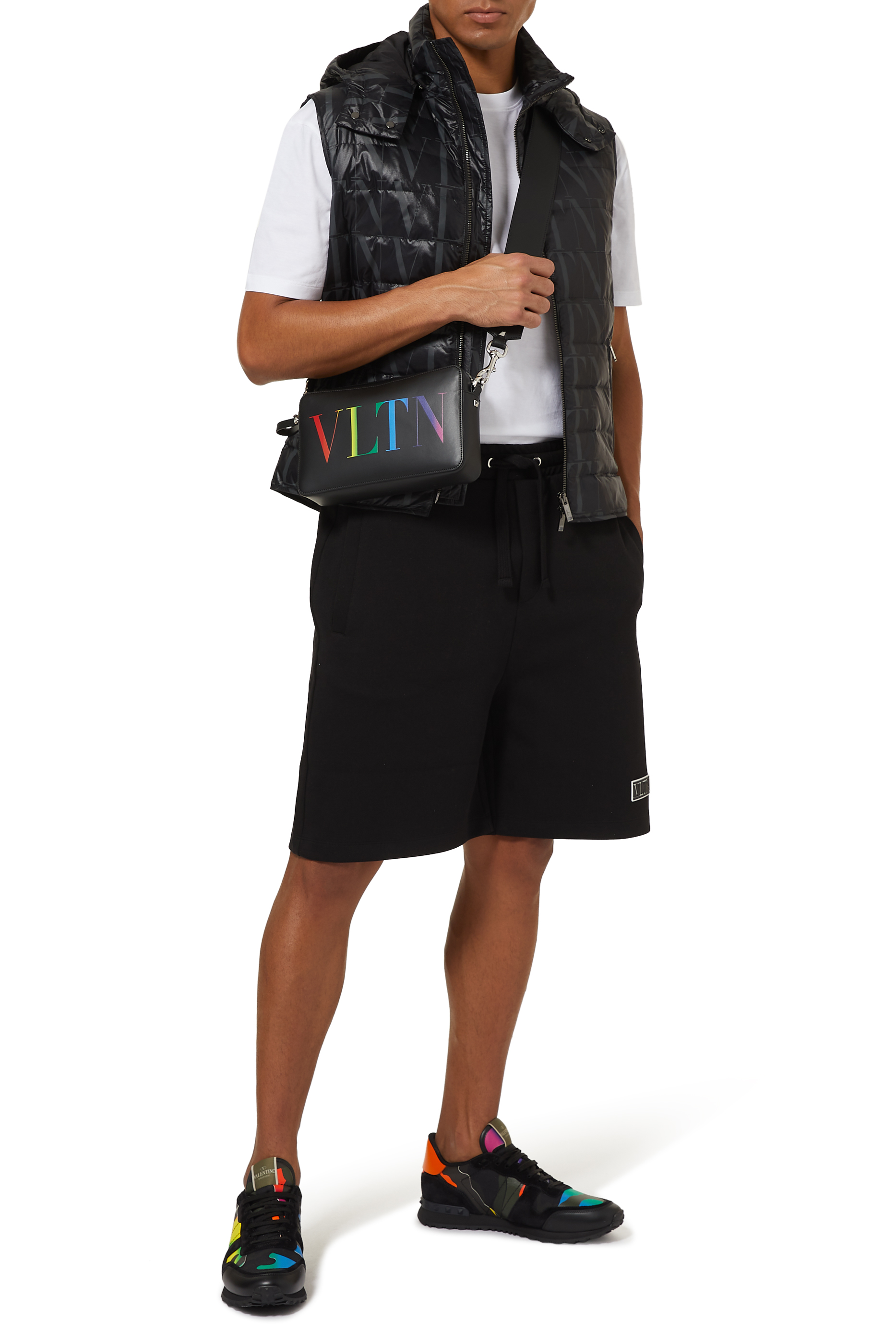 تي شيرت بطبعة شعار VLTN