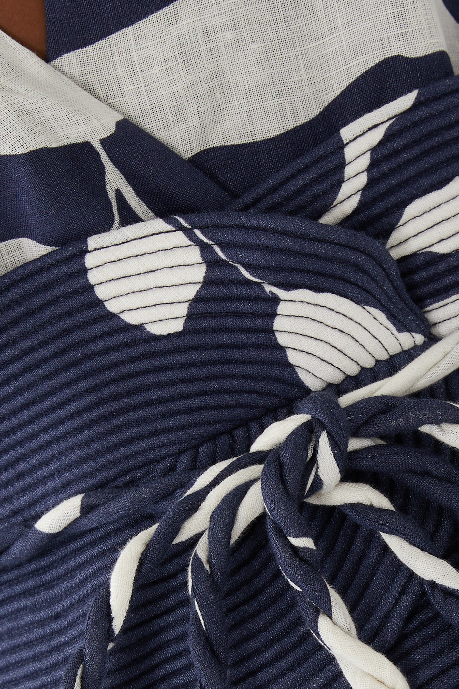 بلوزة لا بوستال