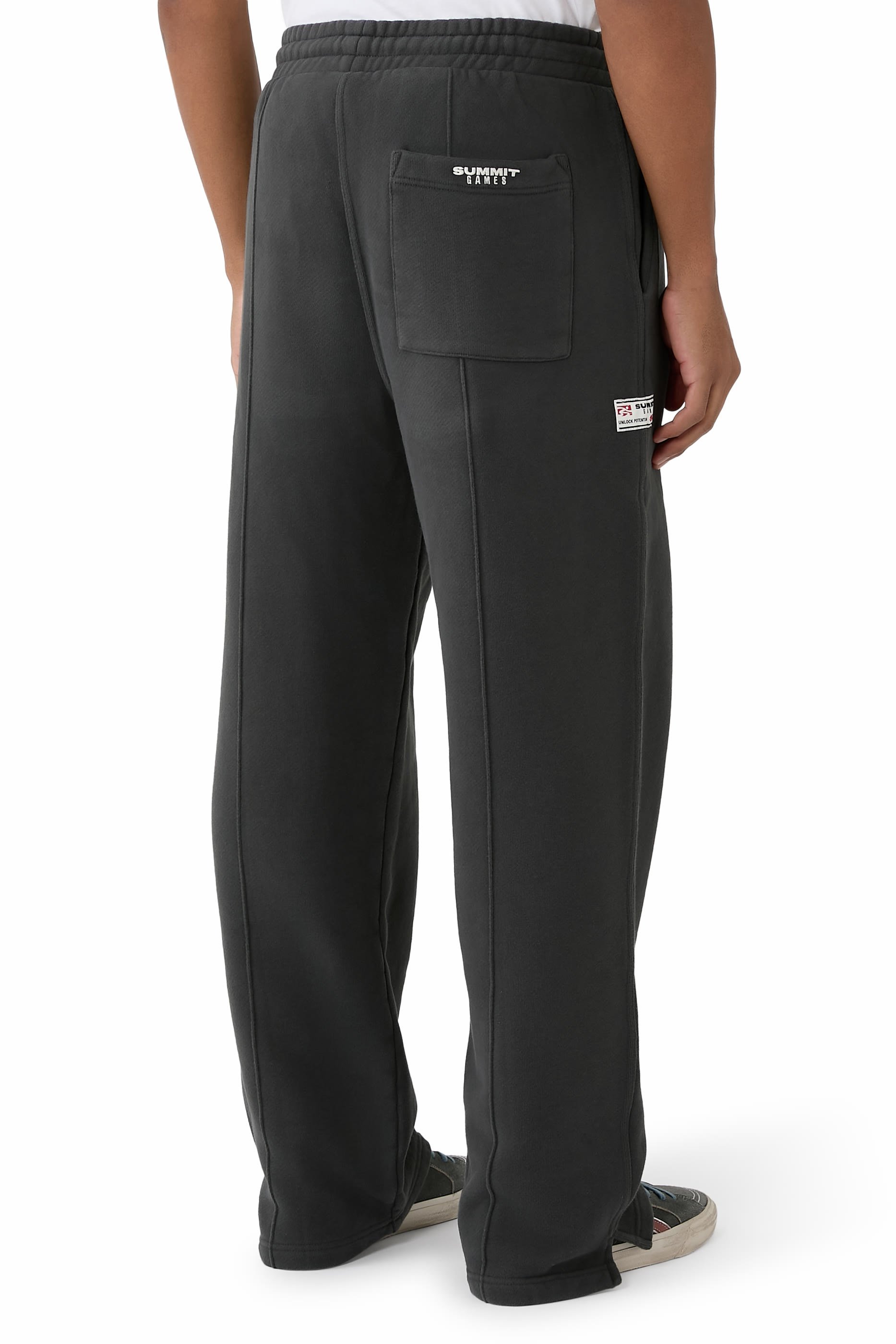 بنطال رياضي بقصة مستقيمة