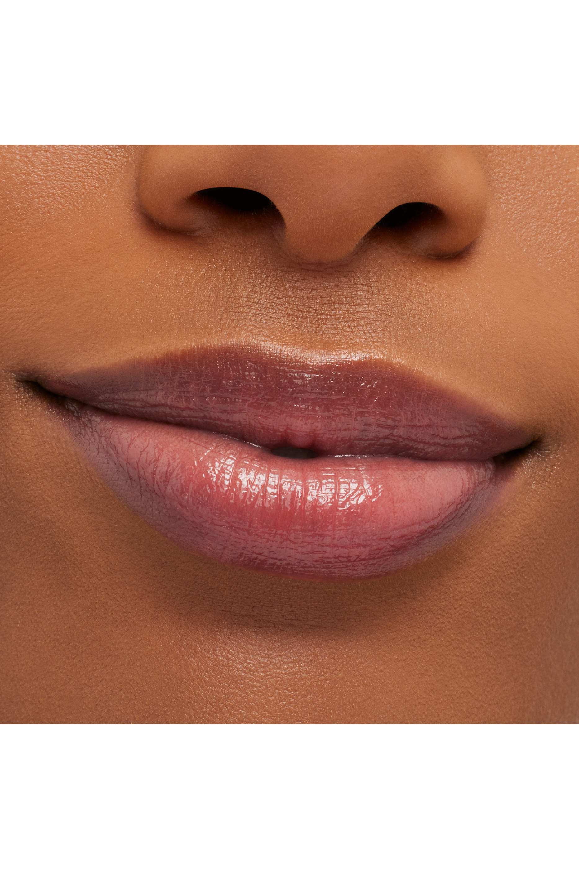 مرطب شفاه جلو بلاي