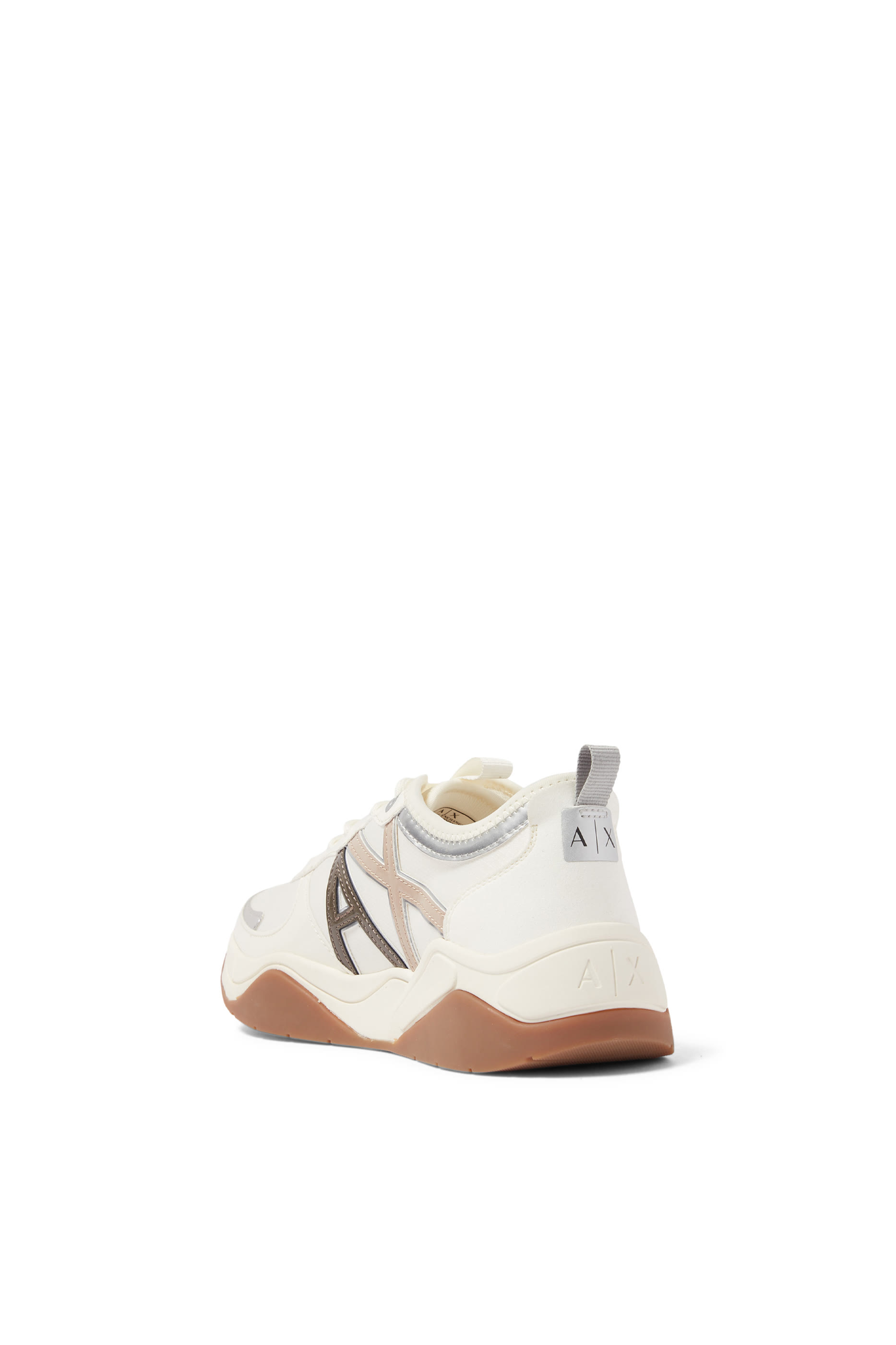 سنيكرز بتصميم سميك وشعار الماركة