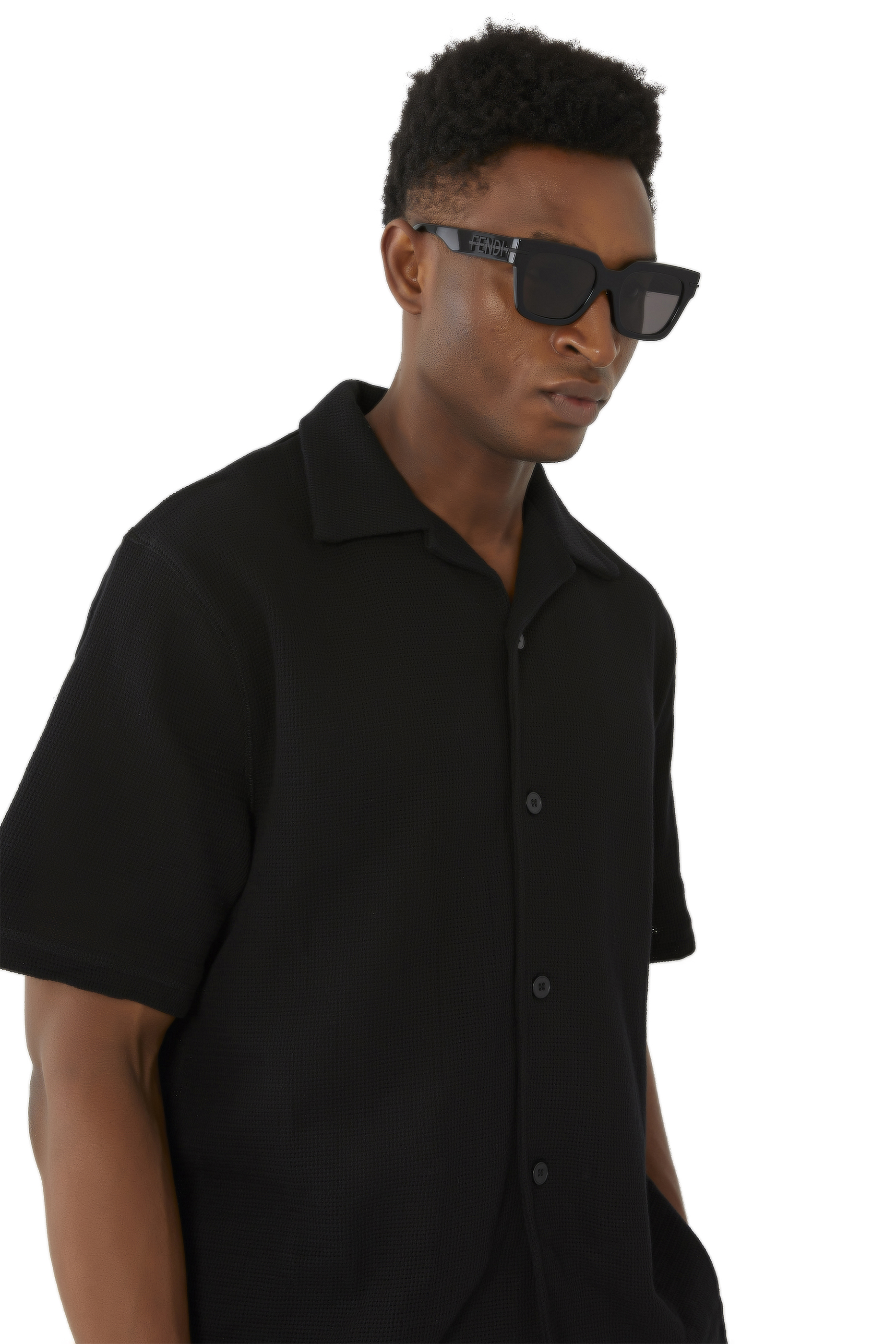 نظارة شمسية بجسر منخفض وشعار الماركة