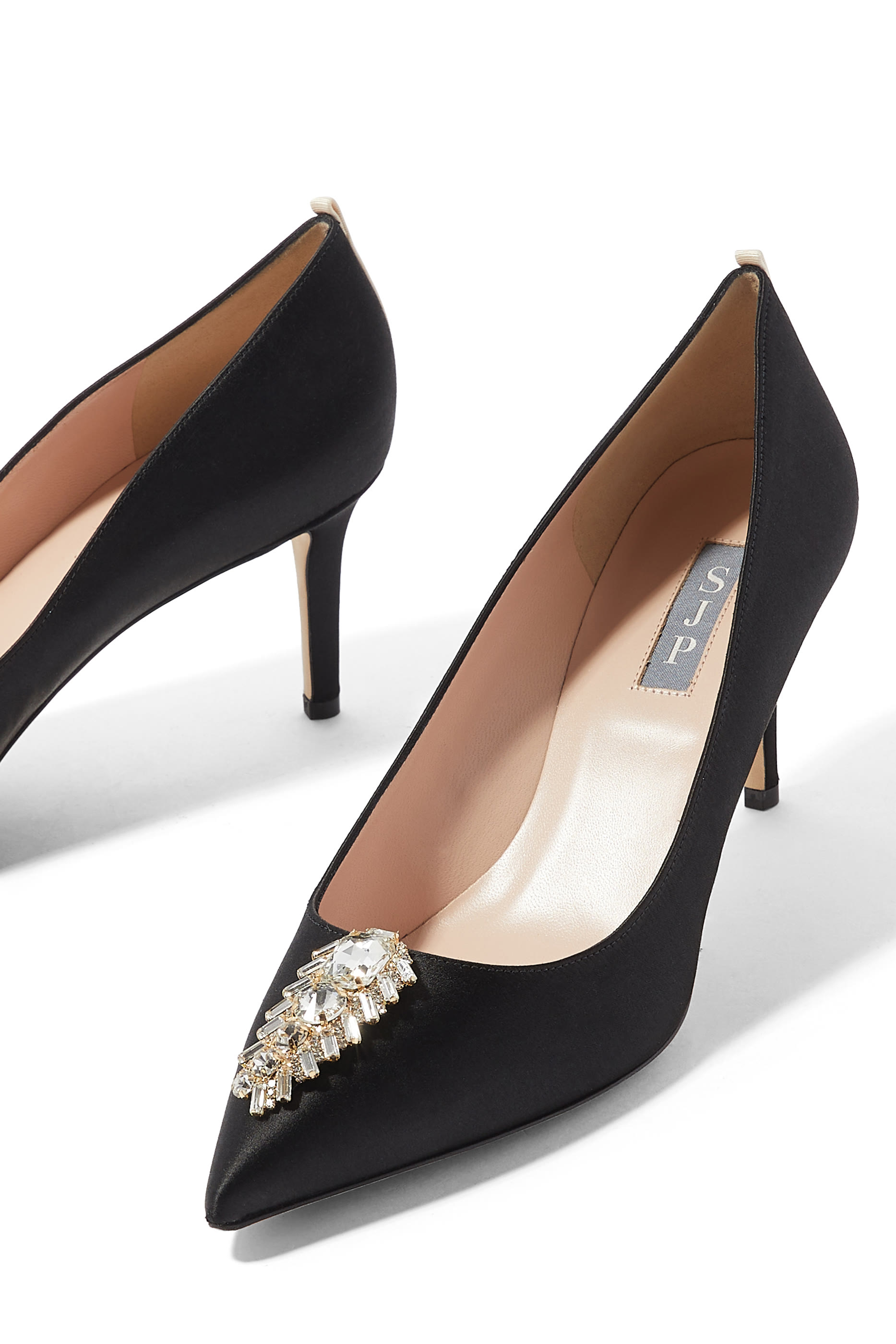 حذاء كلاسيكي تيمبست 70 بروش مرصع بالكريستال