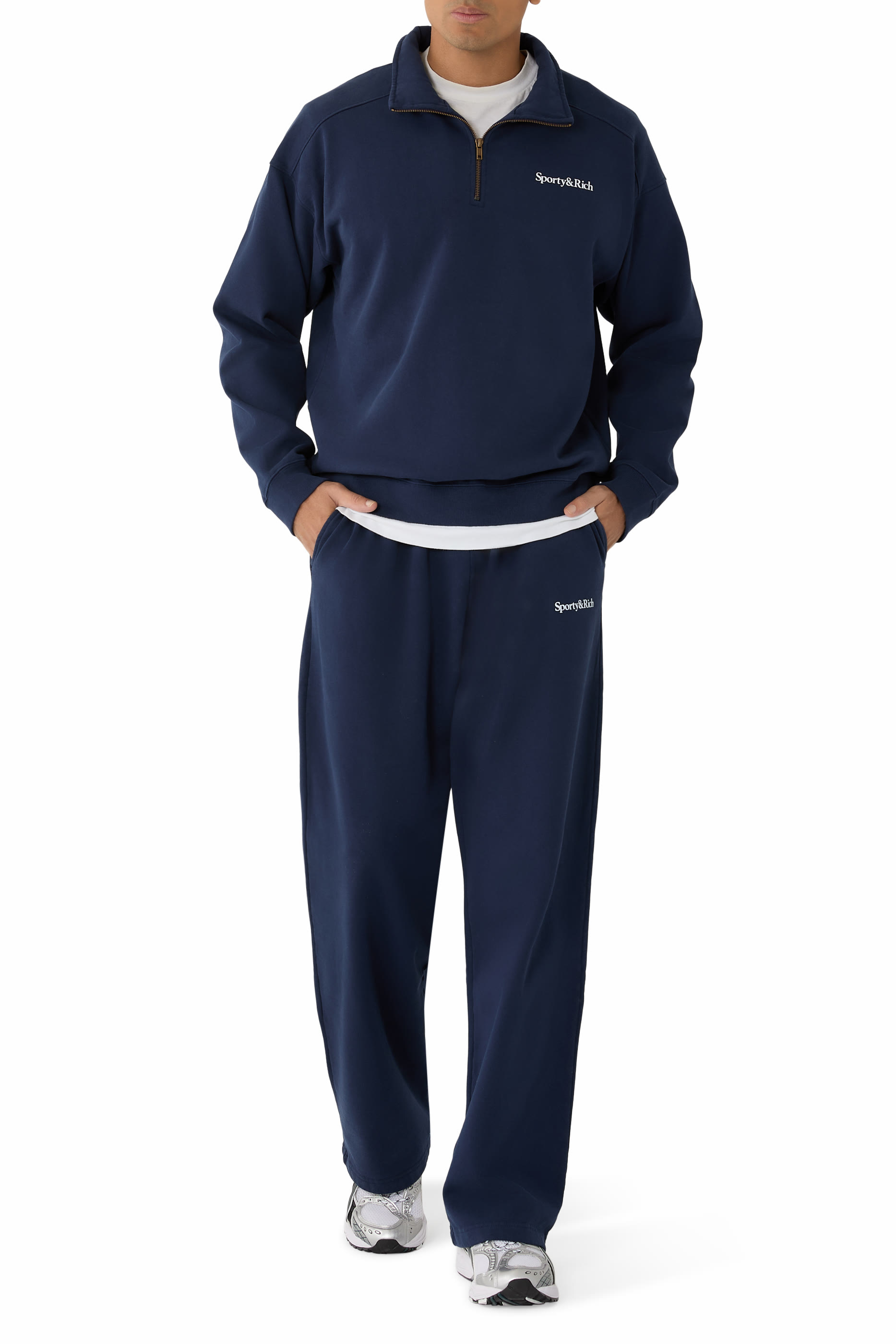 بنطال رياضي بشعار الماركة بخط سيريف