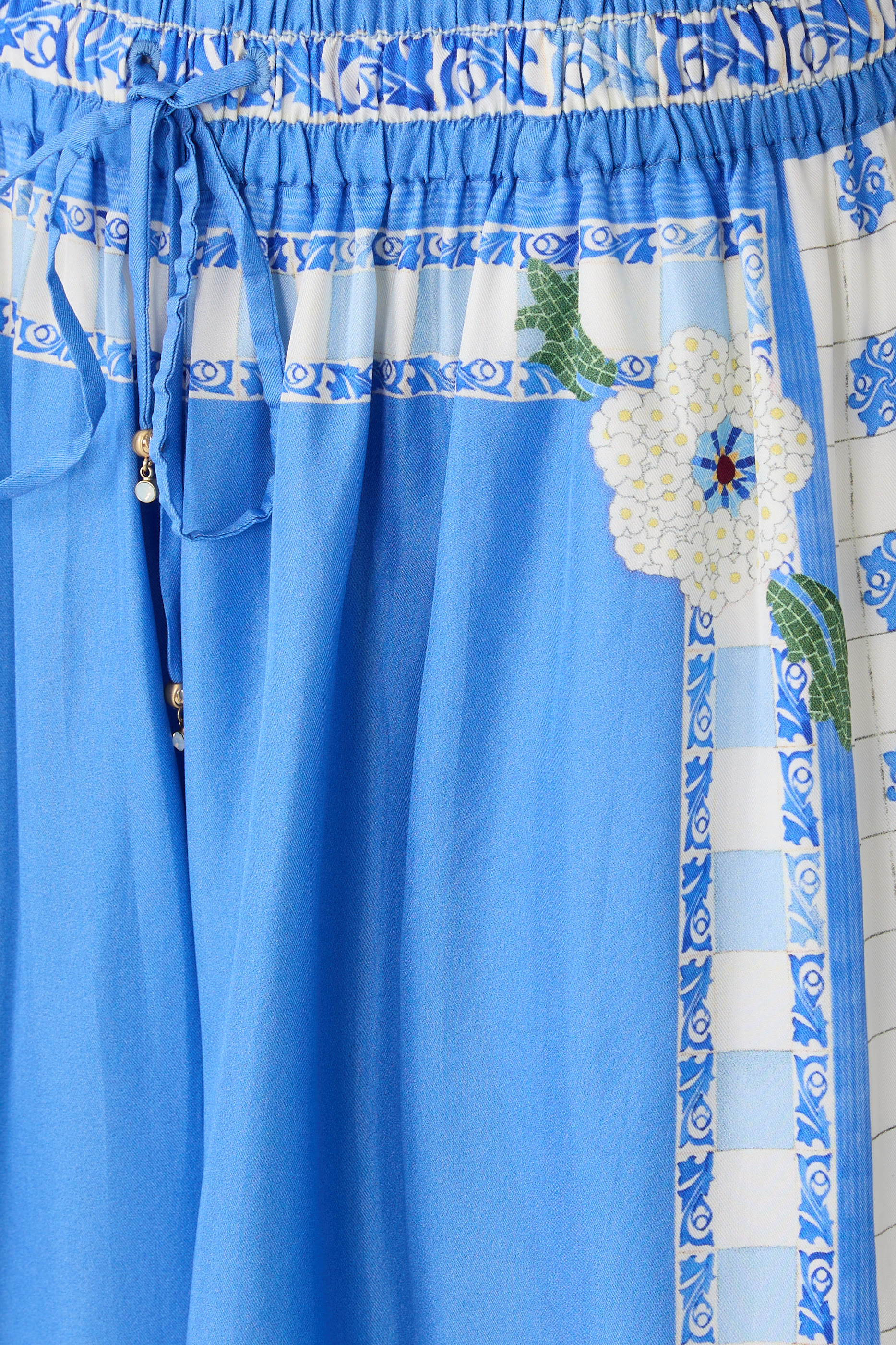 بنطال بقصة ساق واسعة مع خصر مطاطي ونقشة