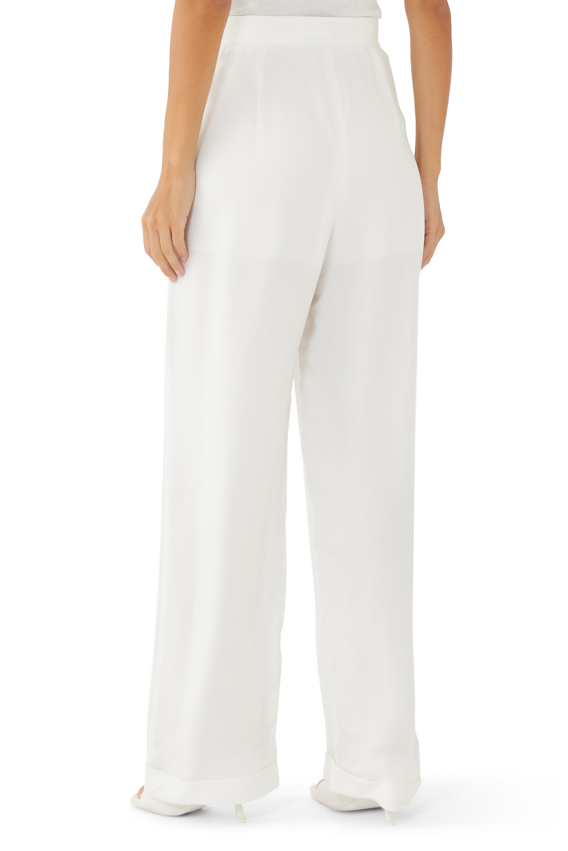 بنطال بقصة ساق واسعة